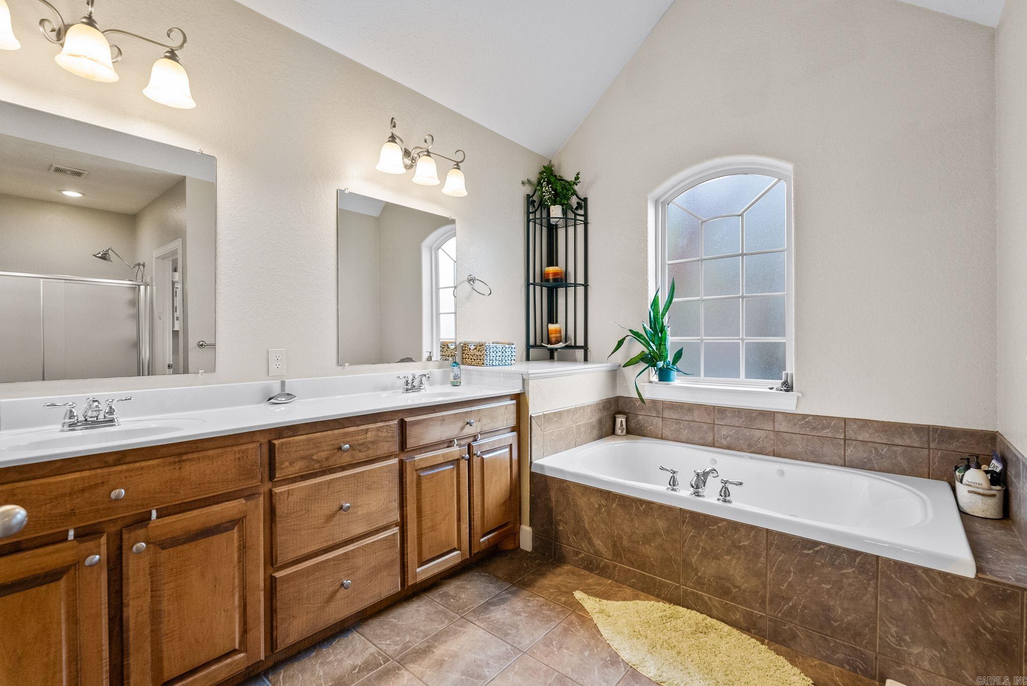 90 Hayes Hill  Conway, AR