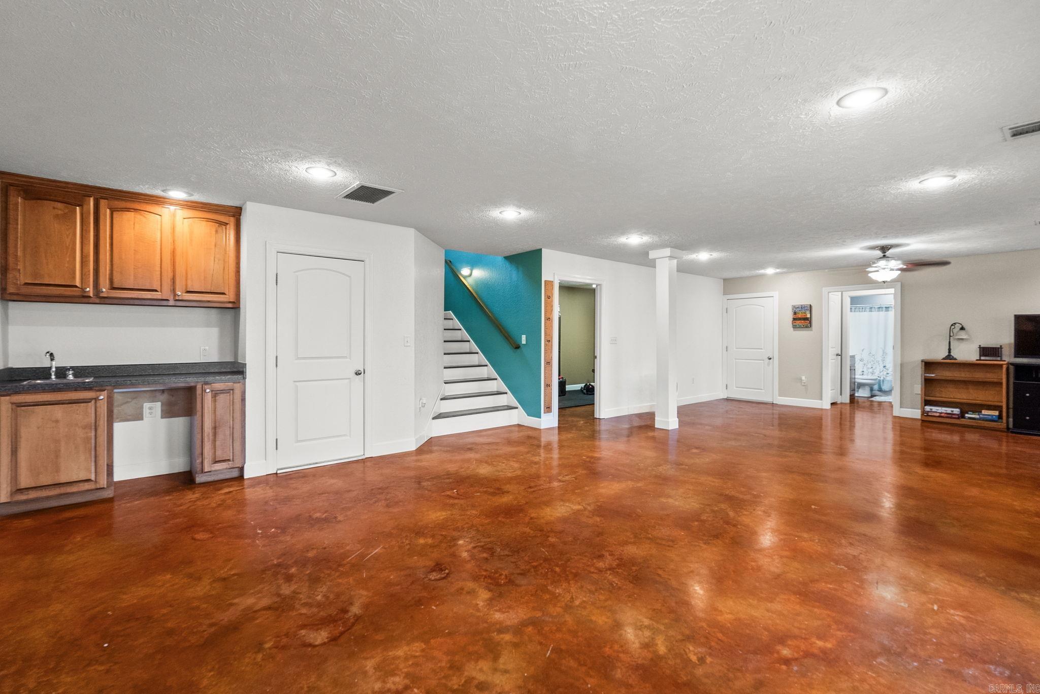 90 Hayes Hill  Conway, AR