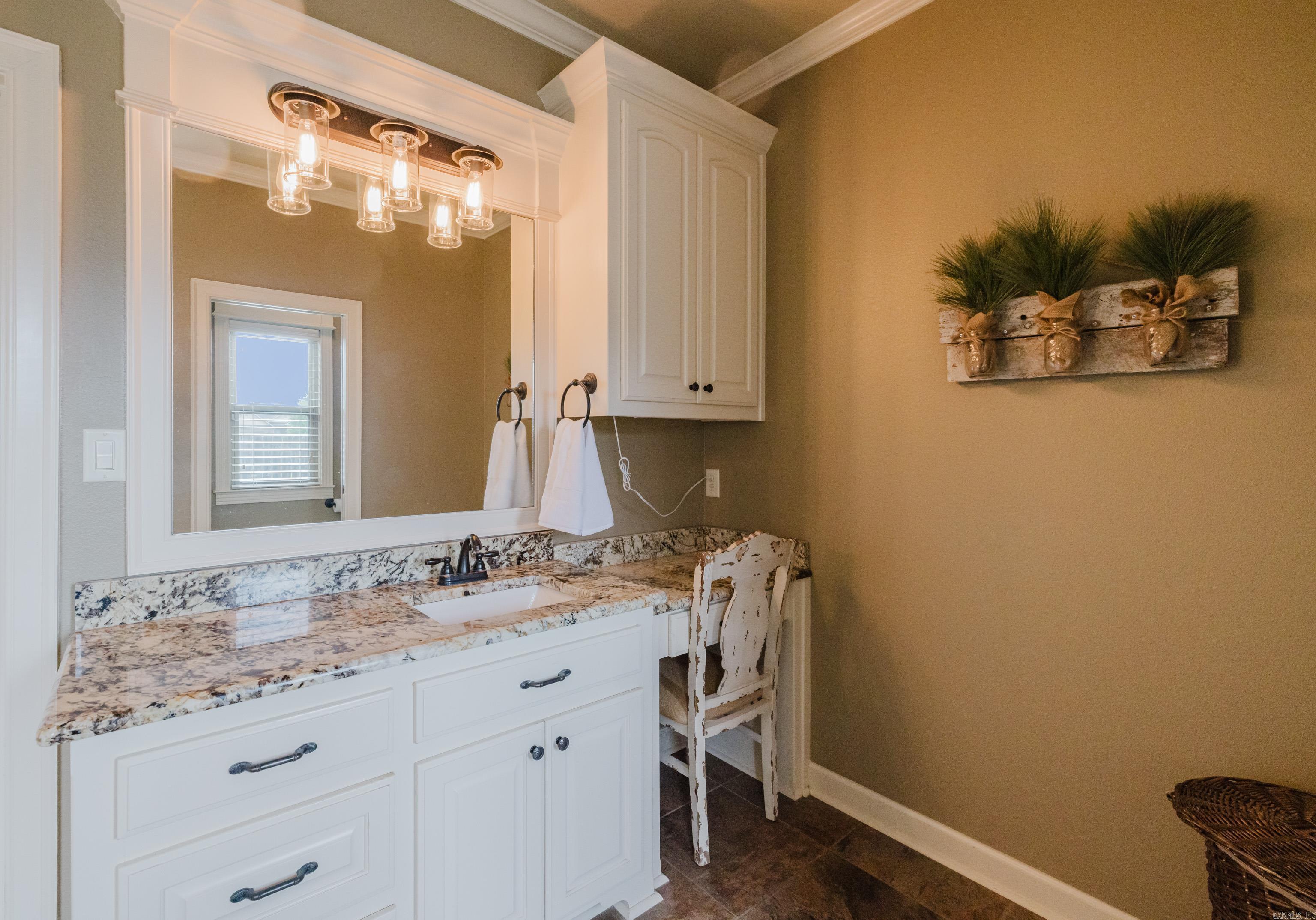 2125 Avondale  Benton, AR