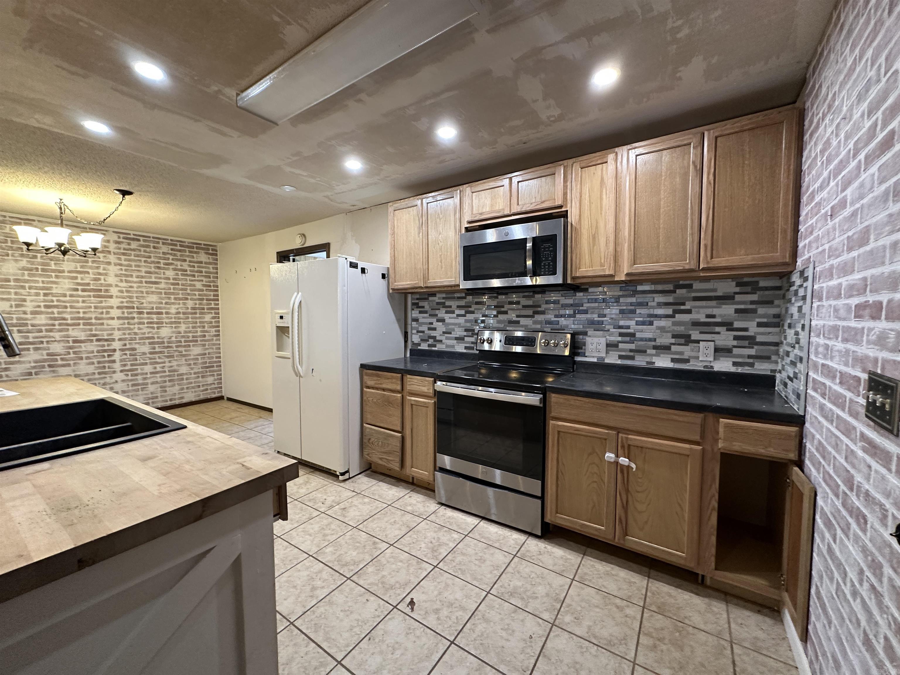 229 Alexander Drive  Briarcliff, AR