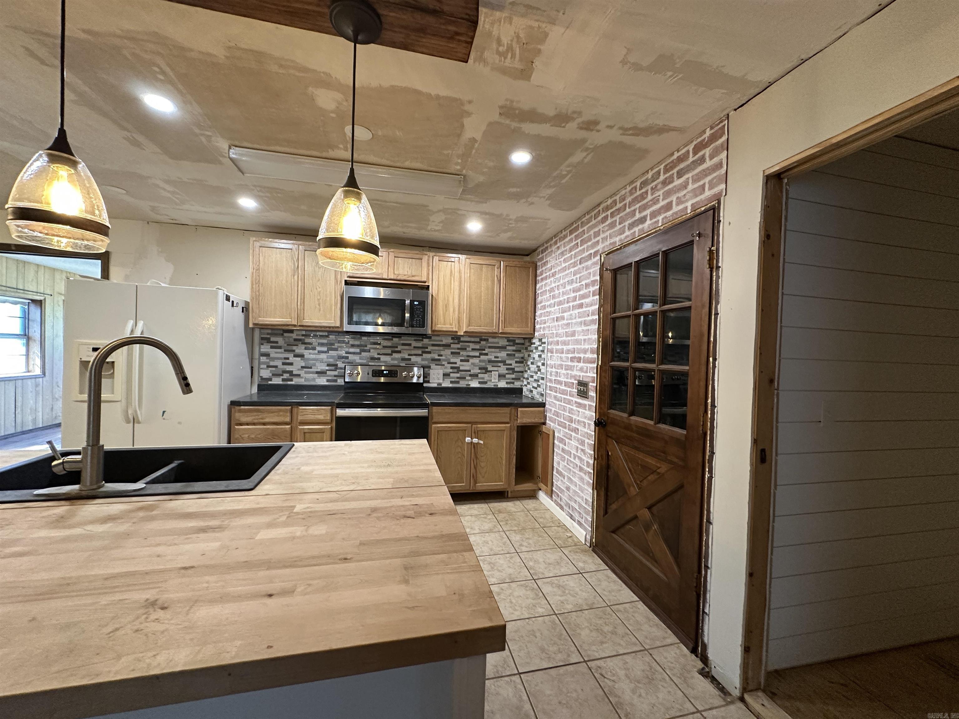 229 Alexander Drive  Briarcliff, AR