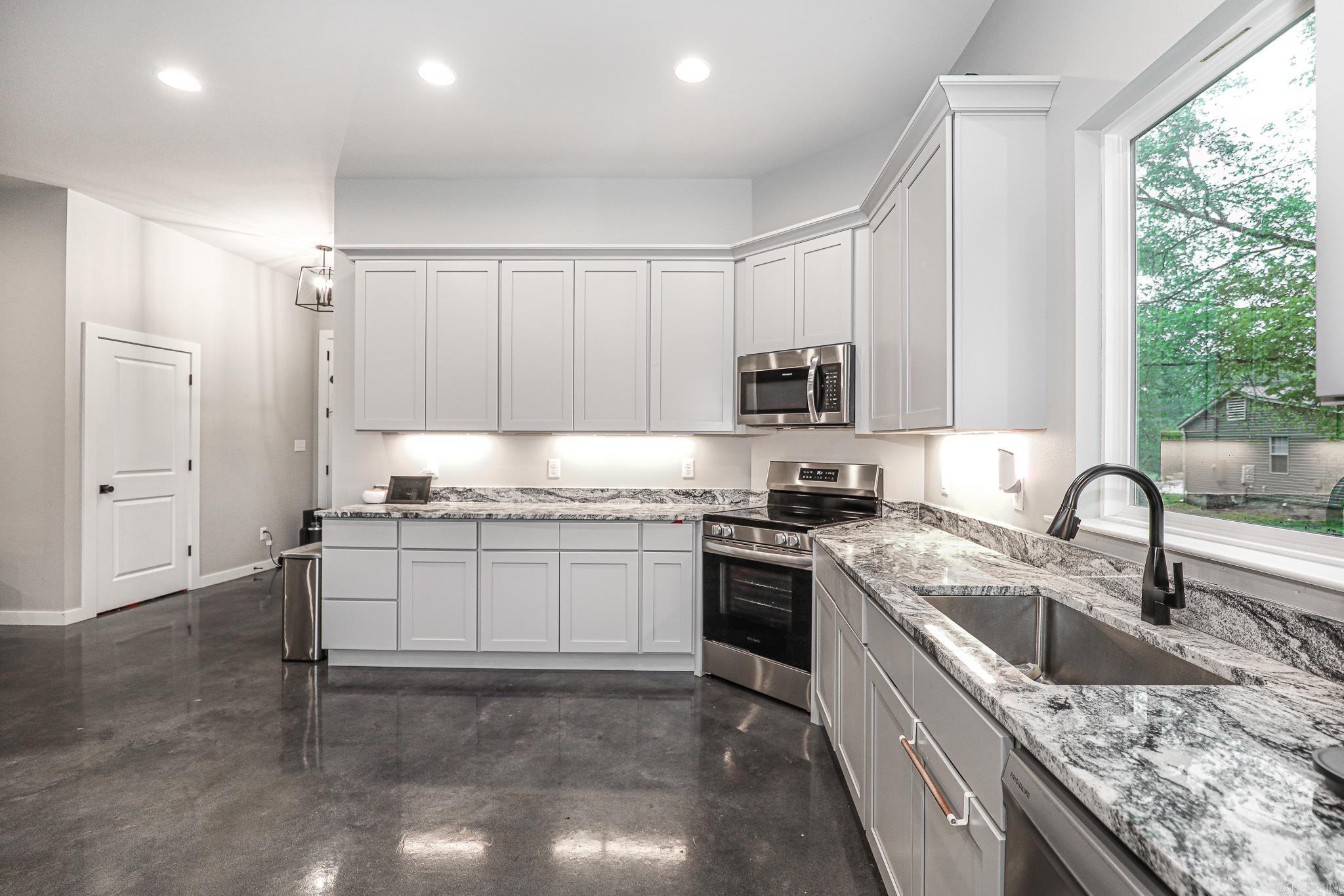 801 N Main St.  Benton, AR