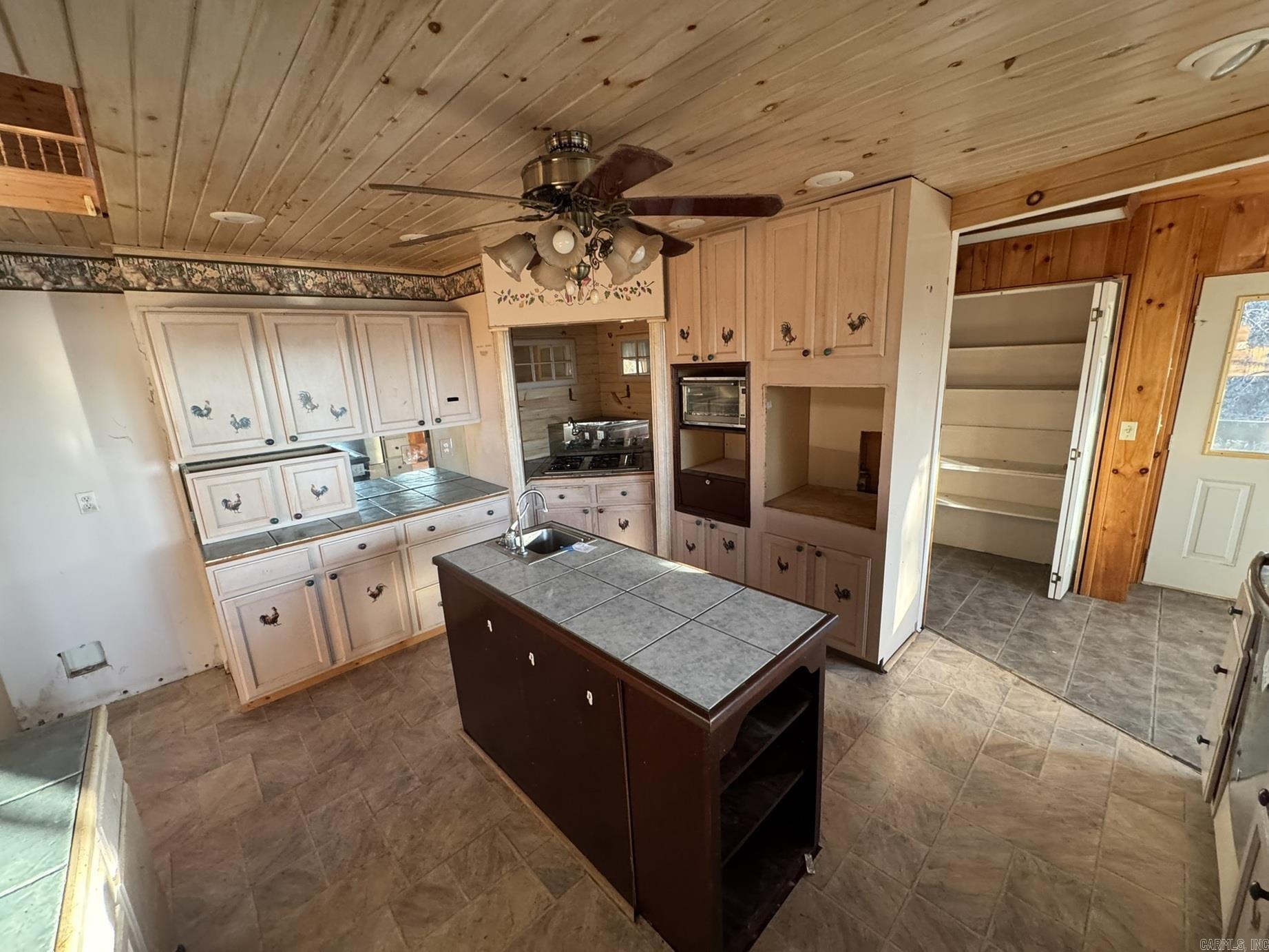 285 MC 2035  Lead Hill, AR