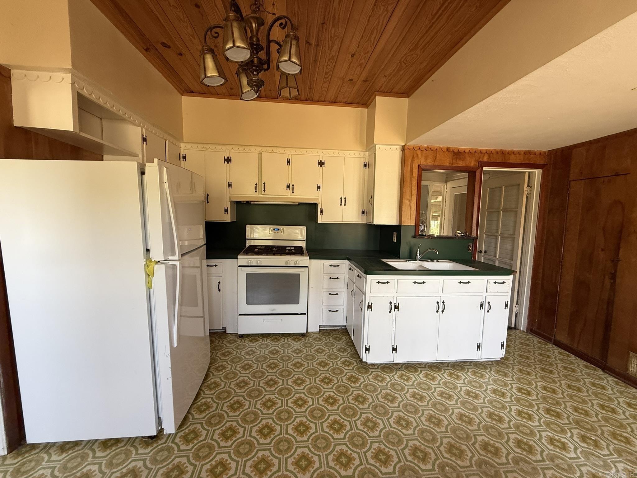 141 N Church  Mineral Sprs., AR