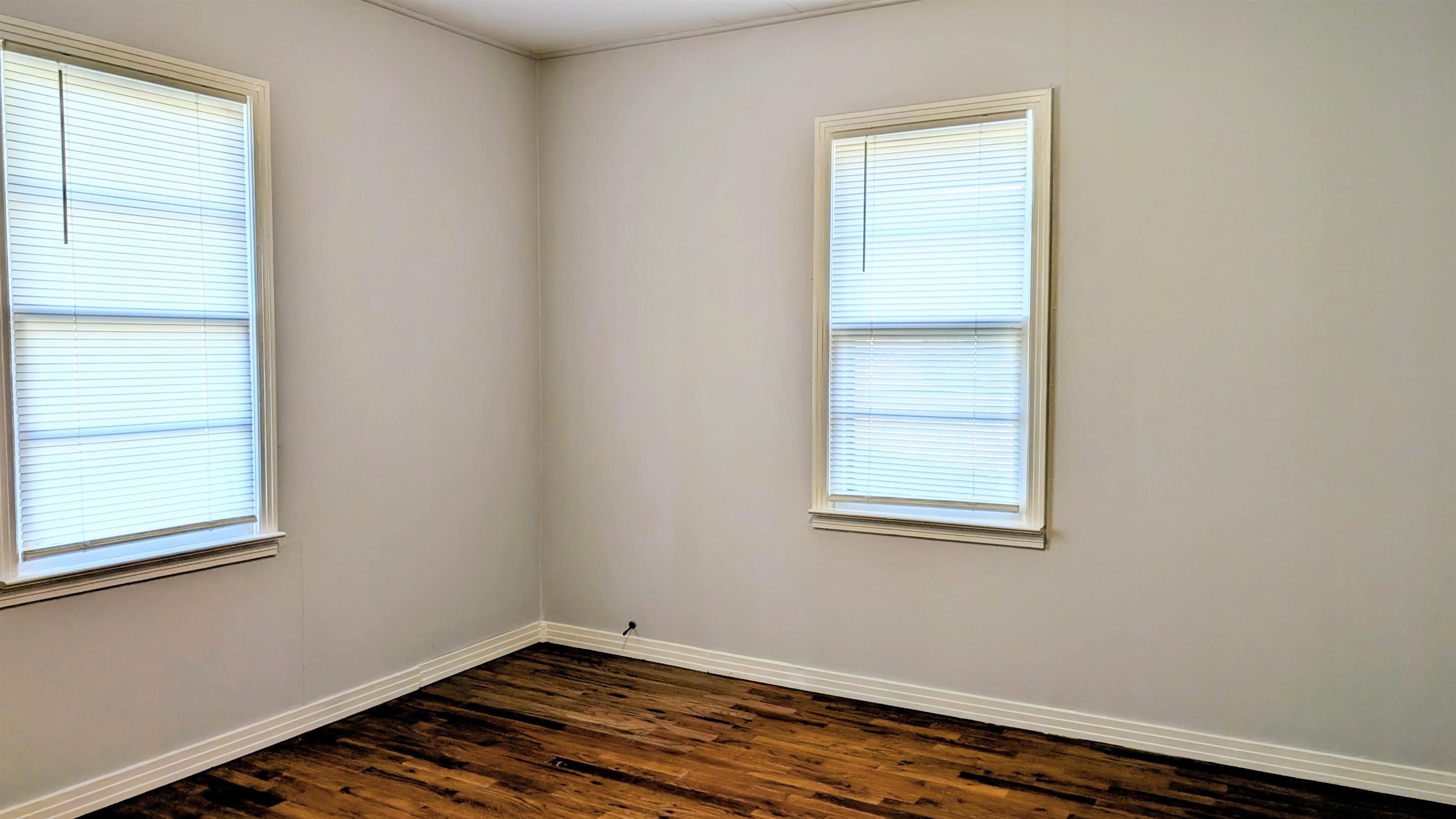 32 E Main  Ash Flat, AR