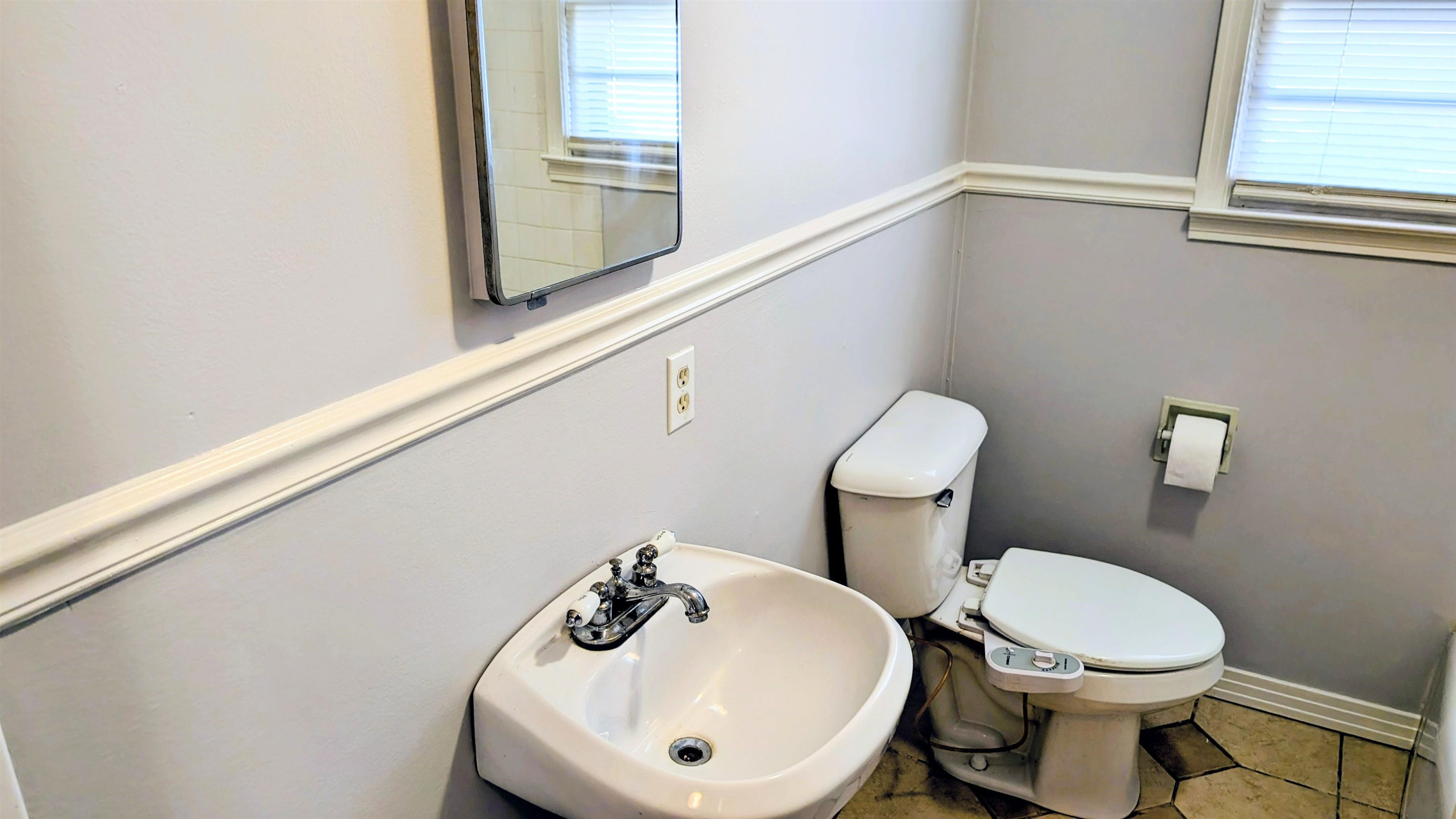 32 E Main  Ash Flat, AR