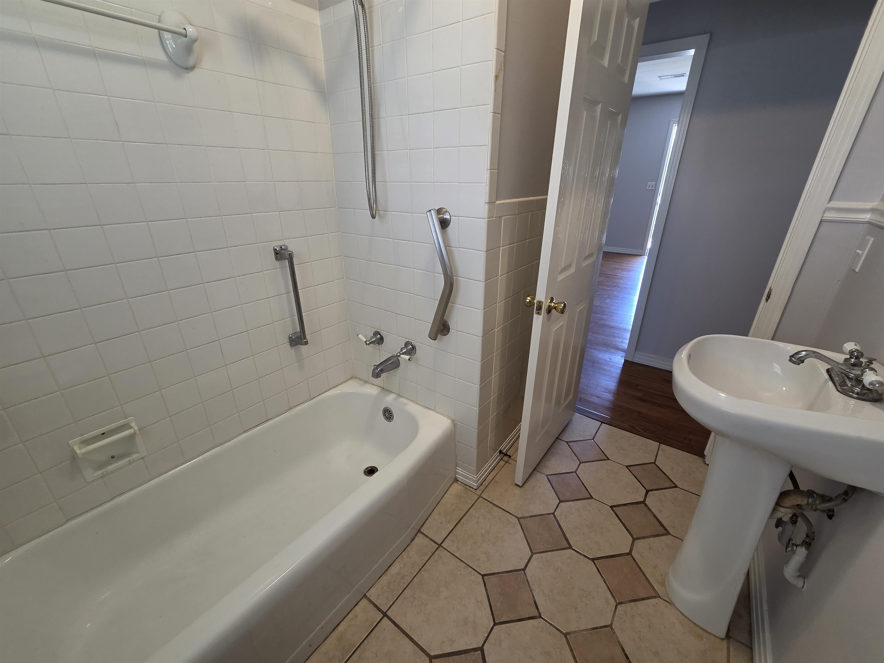 32 E Main  Ash Flat, AR