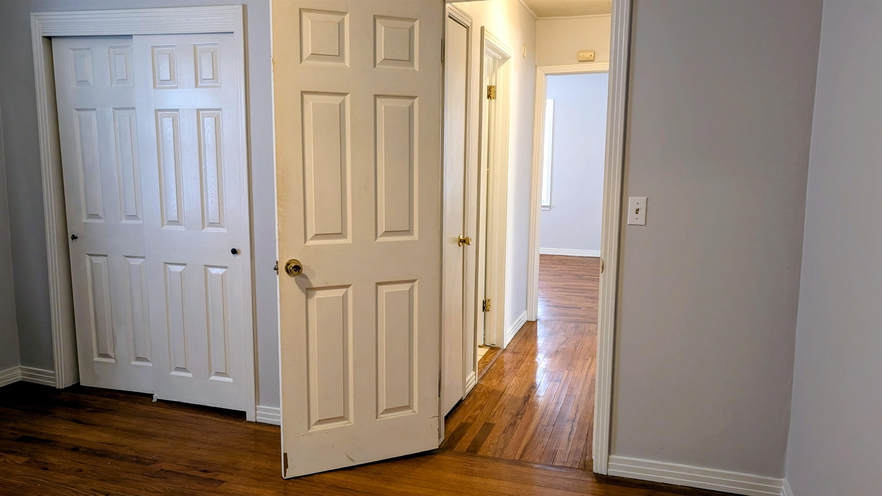 32 E Main  Ash Flat, AR