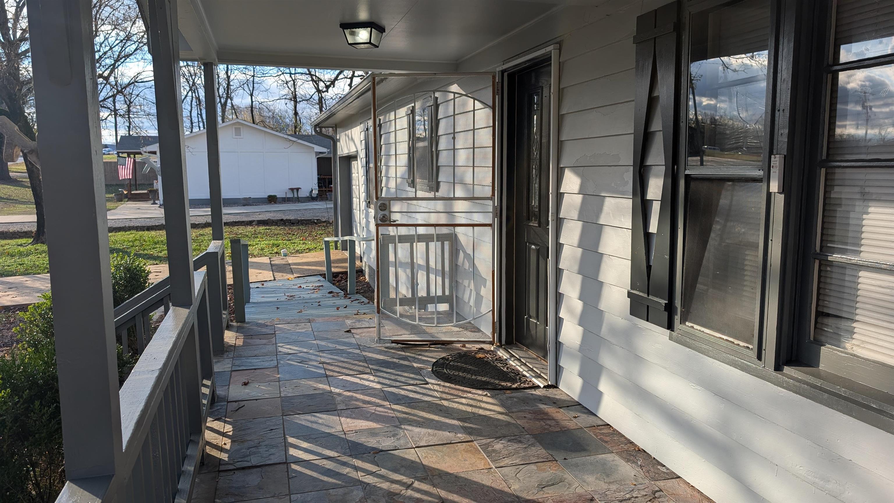 32 E Main  Ash Flat, AR