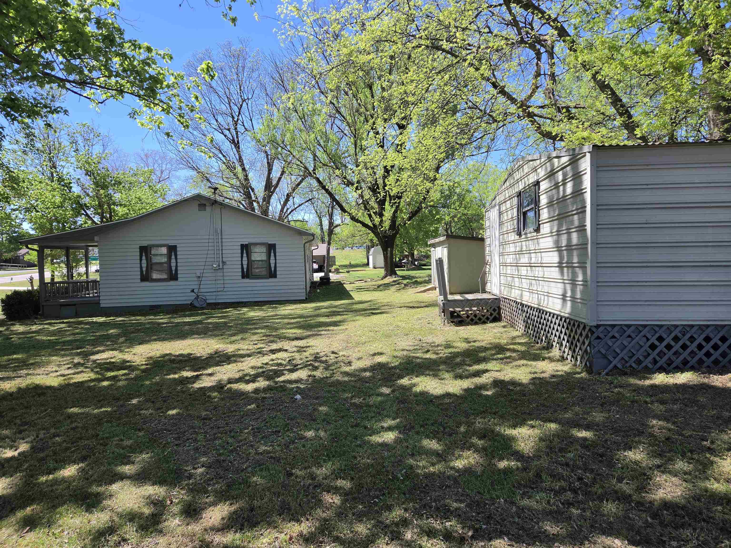 32 E Main  Ash Flat, AR