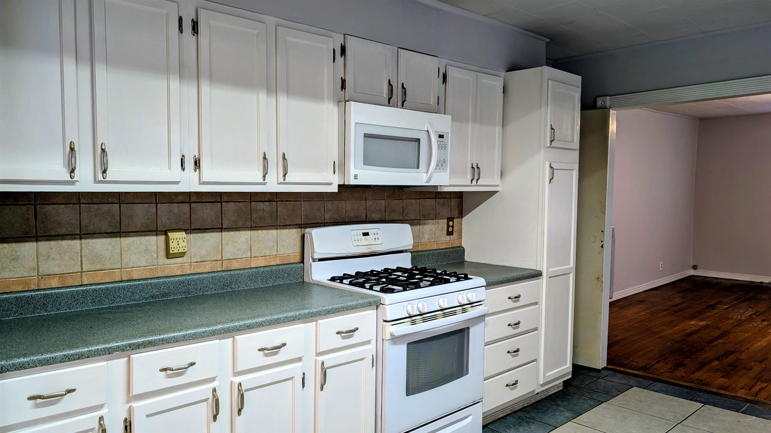 32 E Main  Ash Flat, AR