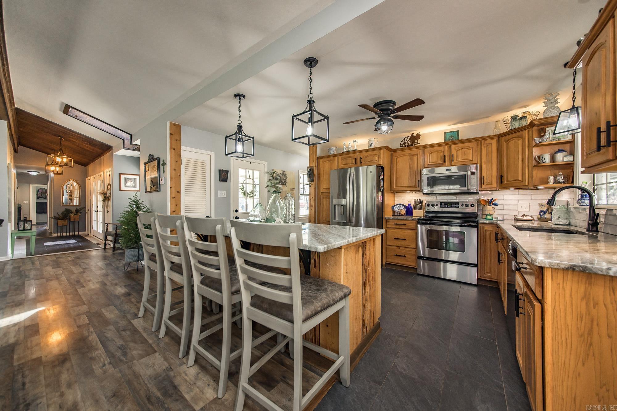 2201 River  Redfield, AR