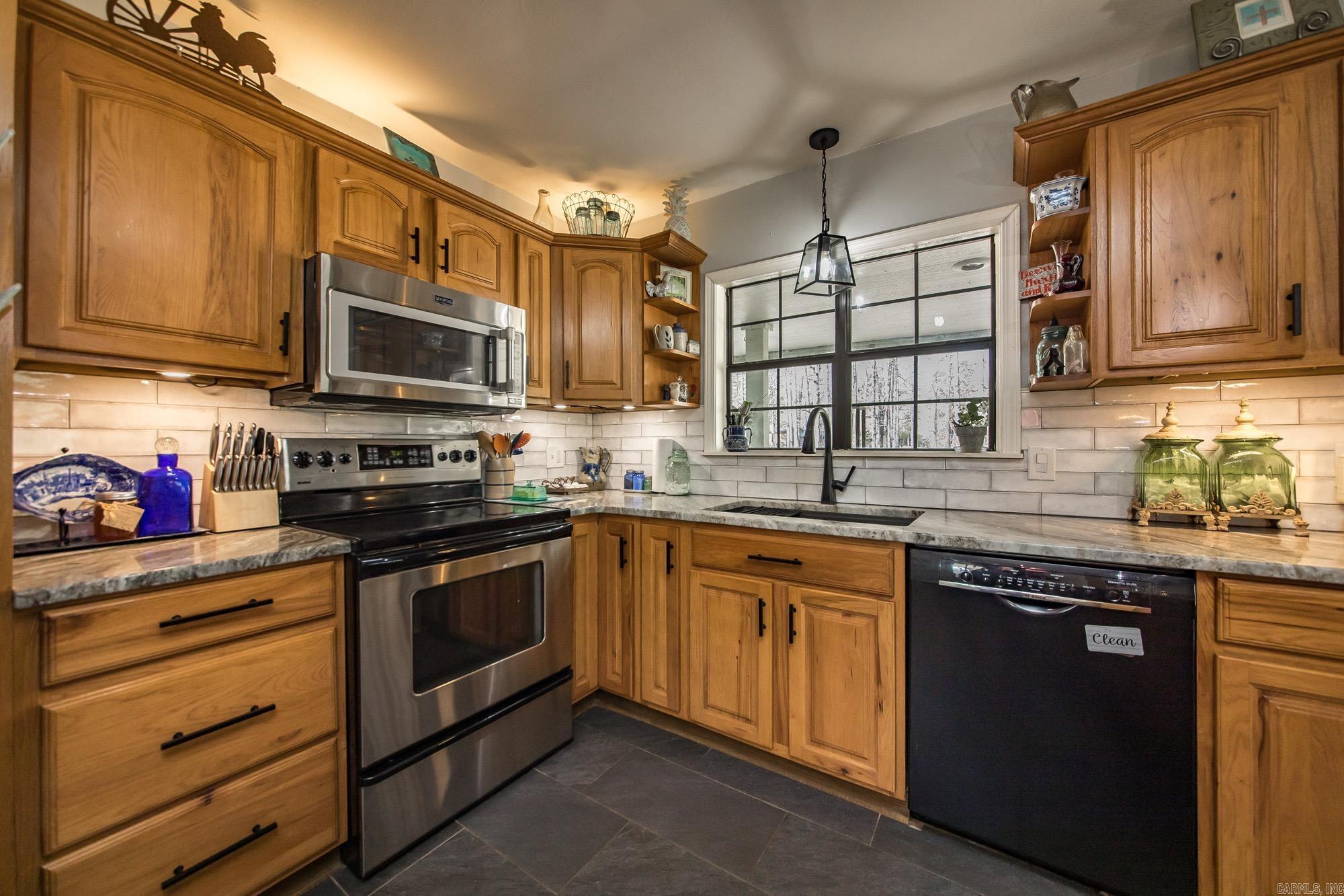 2201 River  Redfield, AR