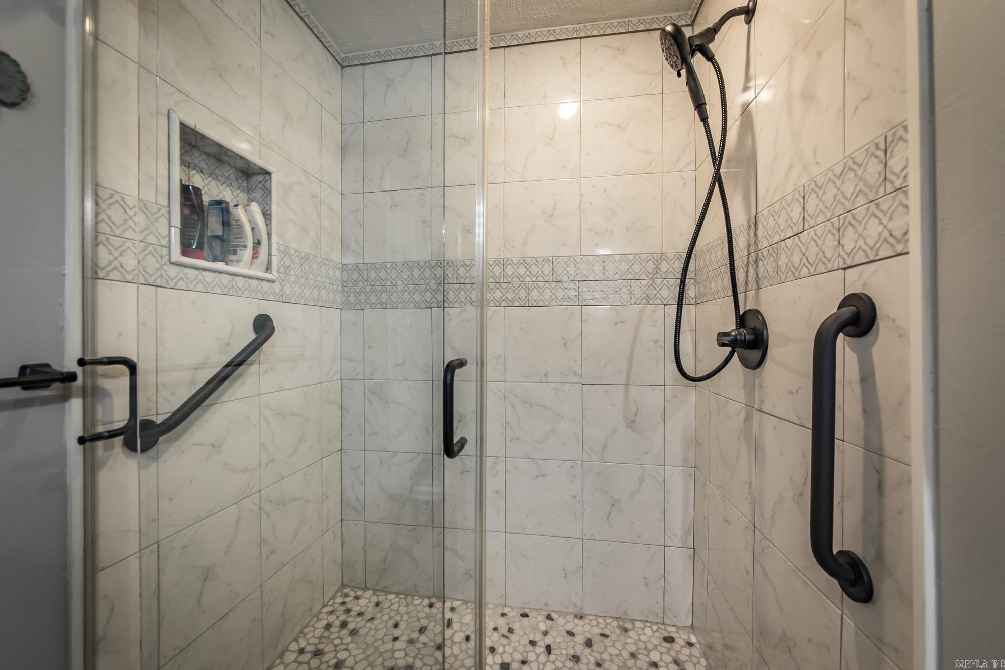 2201 River  Redfield, AR