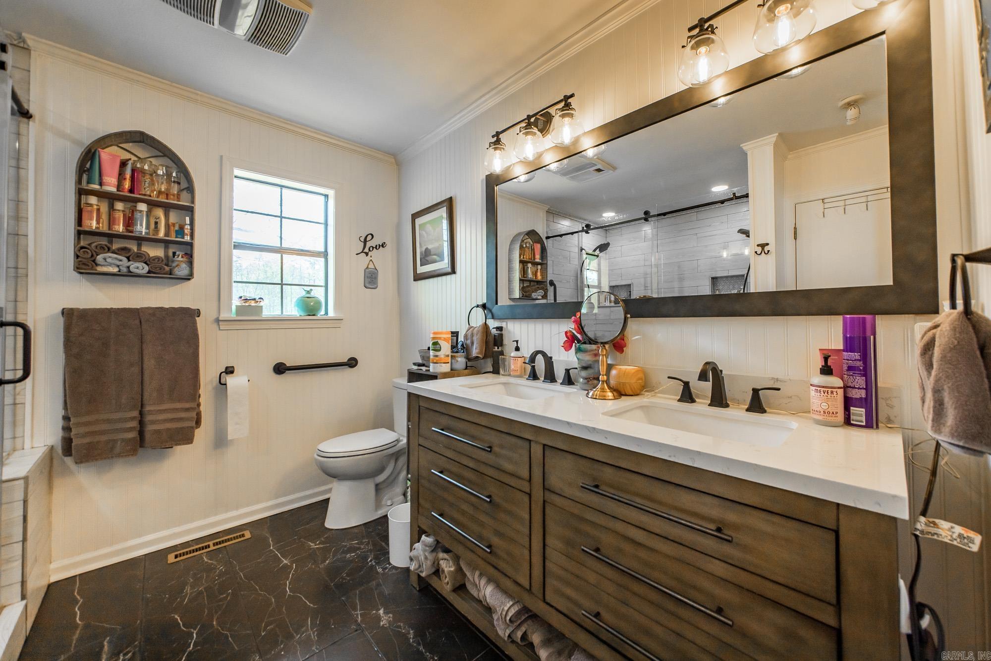 2201 River  Redfield, AR