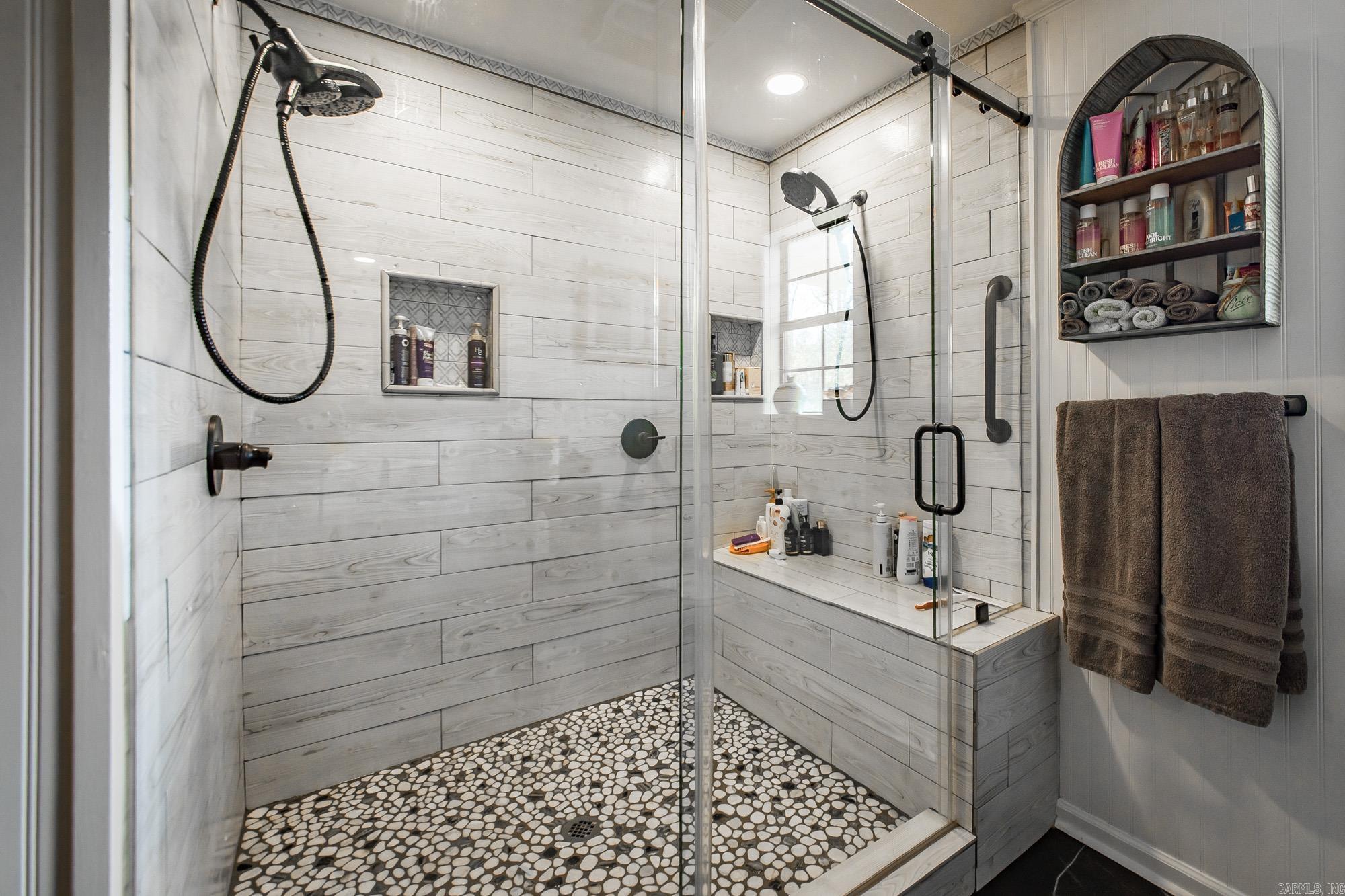 2201 River  Redfield, AR