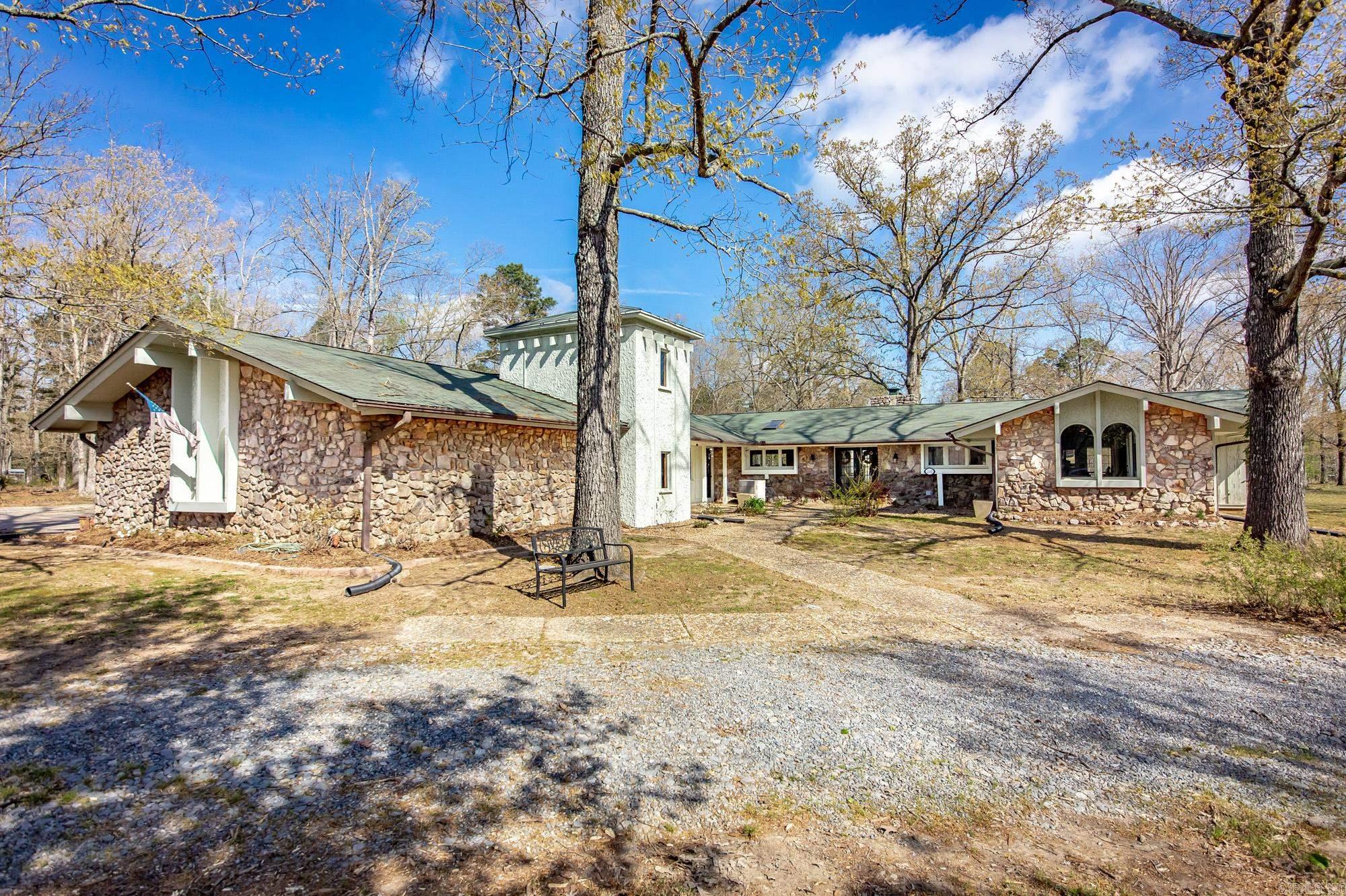 2201 River  Redfield, AR