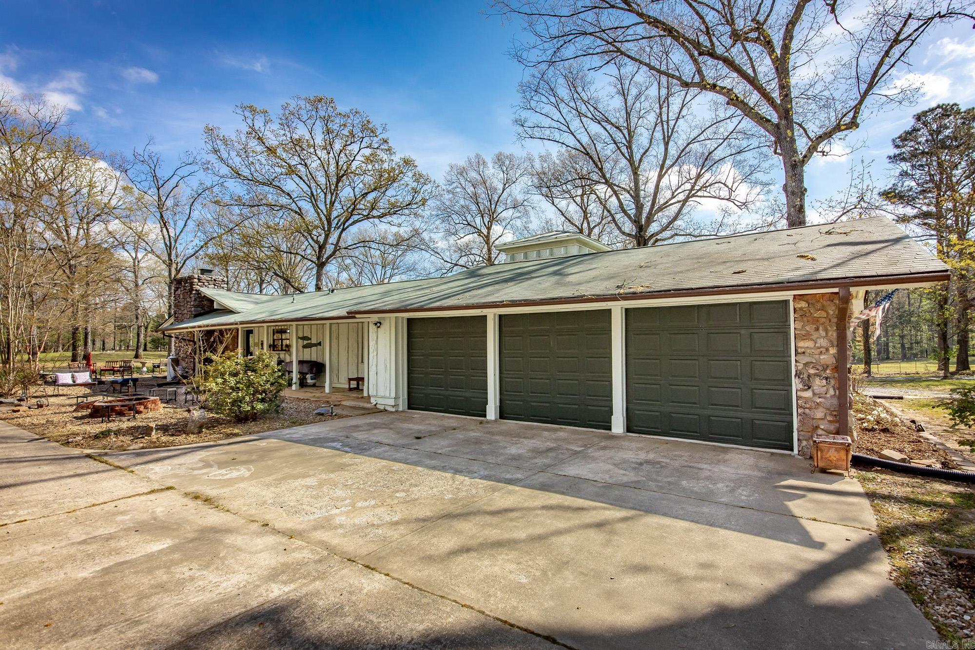 2201 River  Redfield, AR