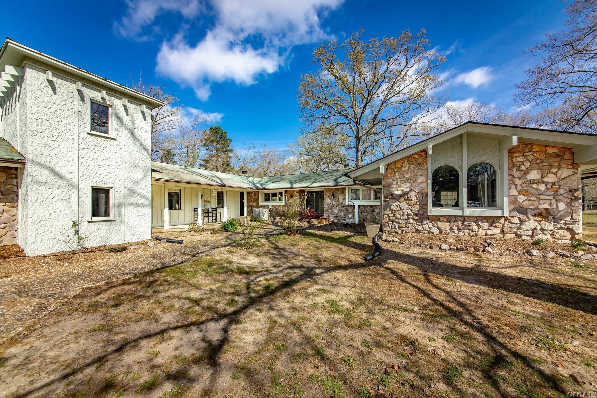 2201 River  Redfield, AR