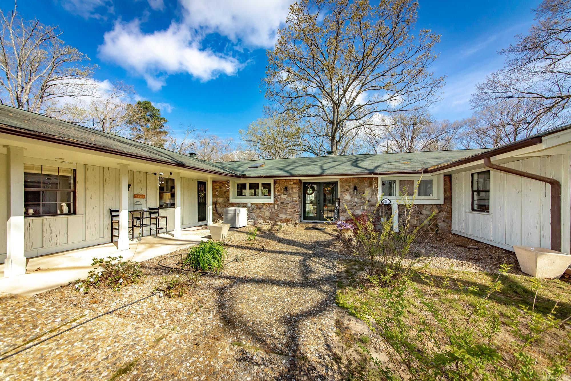 2201 River  Redfield, AR