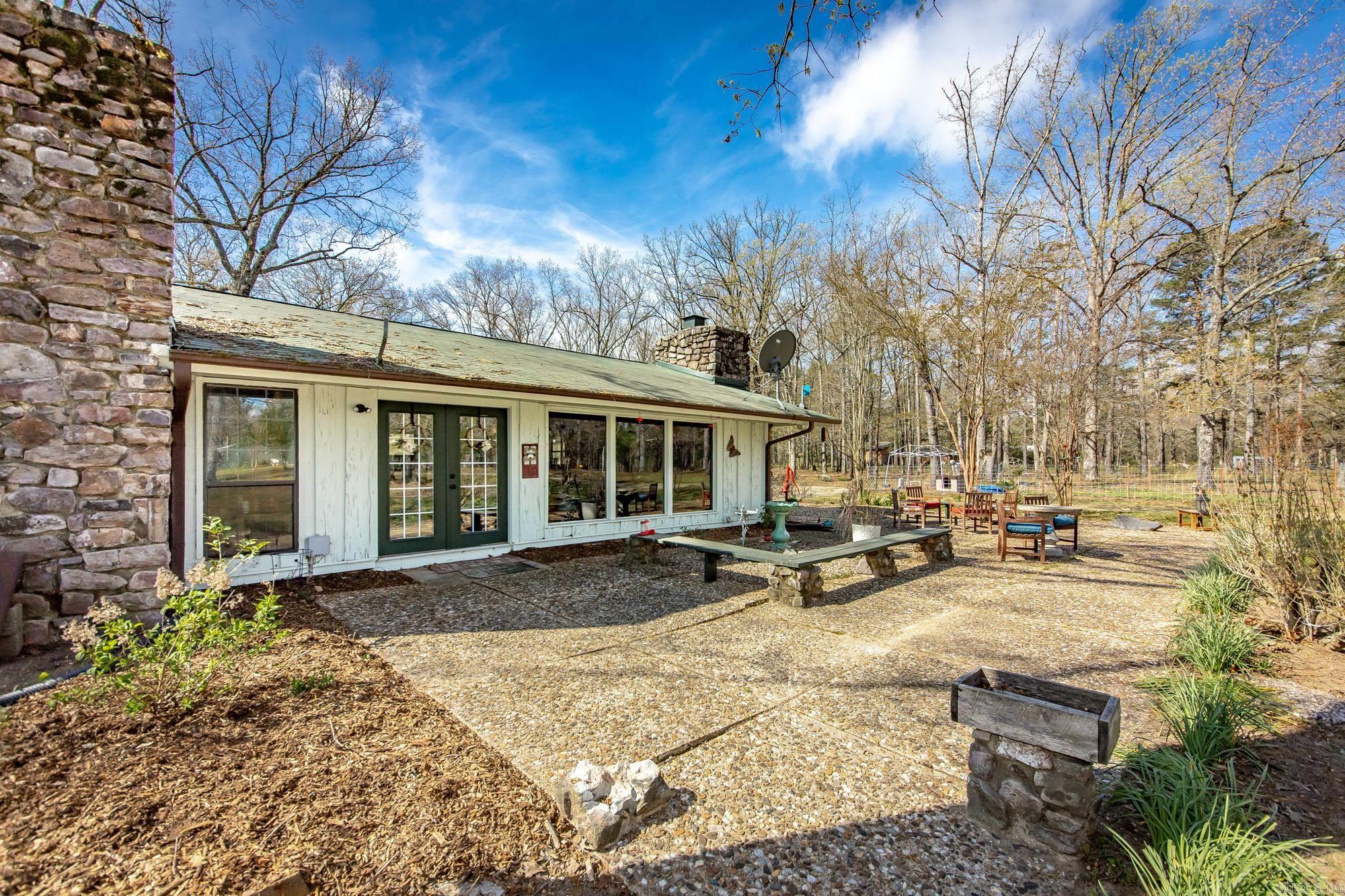 2201 River  Redfield, AR