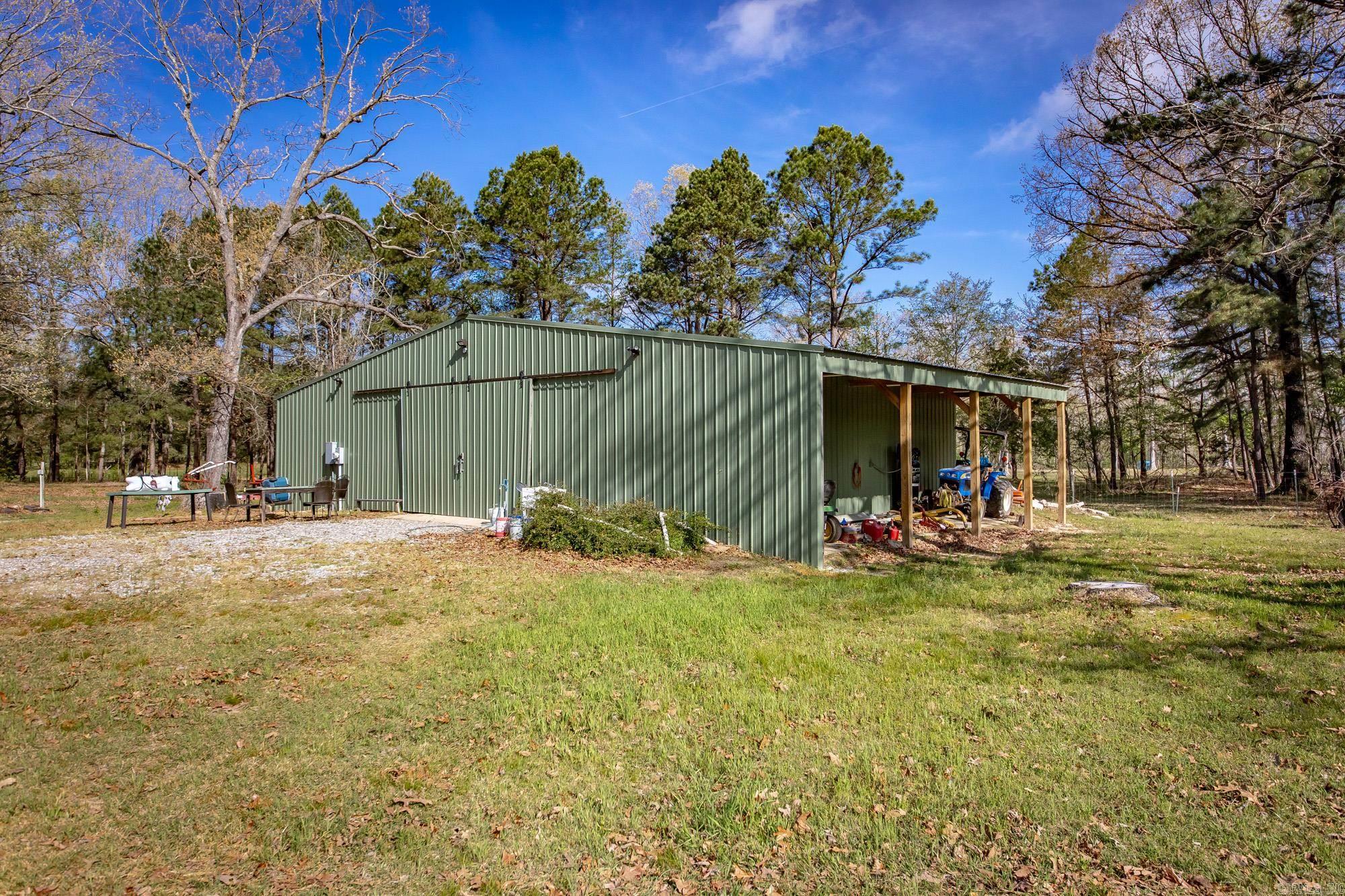 2201 River  Redfield, AR