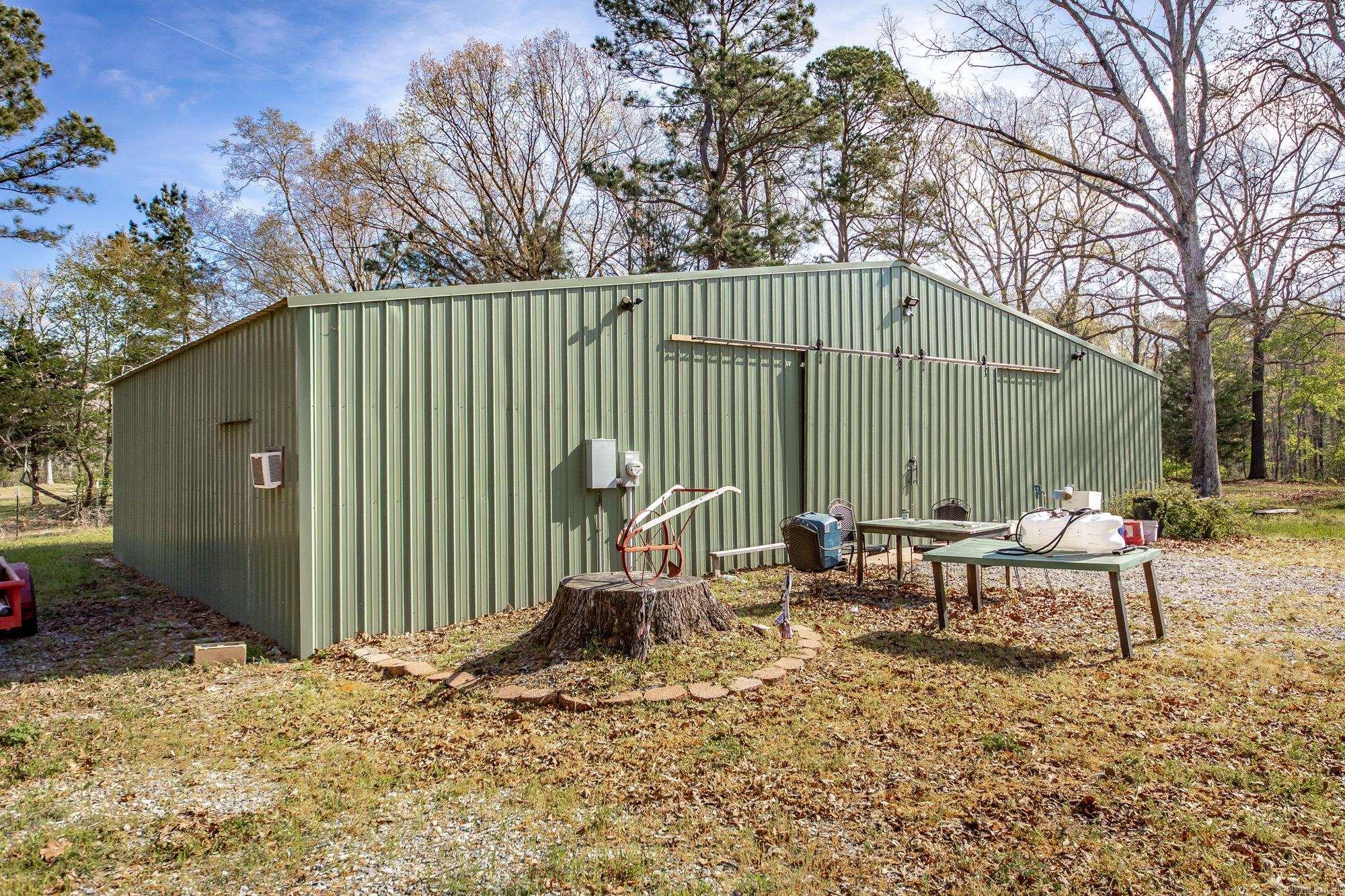 2201 River  Redfield, AR