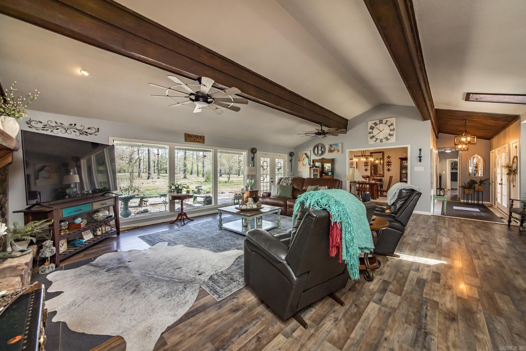 2201 River  Redfield, AR