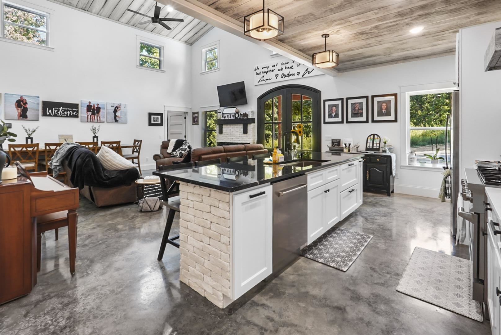 5795 Iron Mountain Road  Mountain View, AR