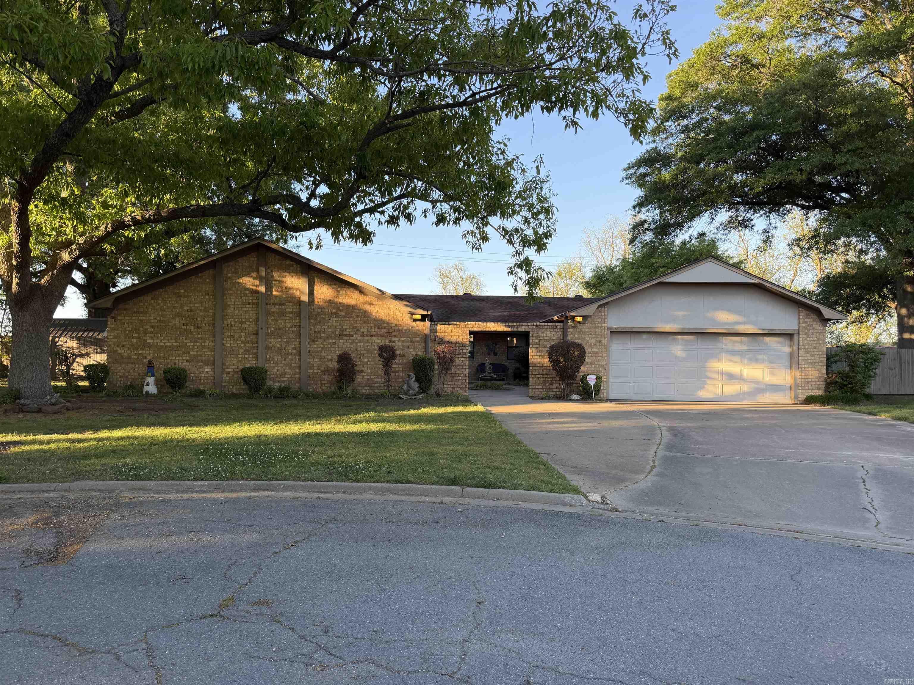 120 Patrick  Dumas, AR