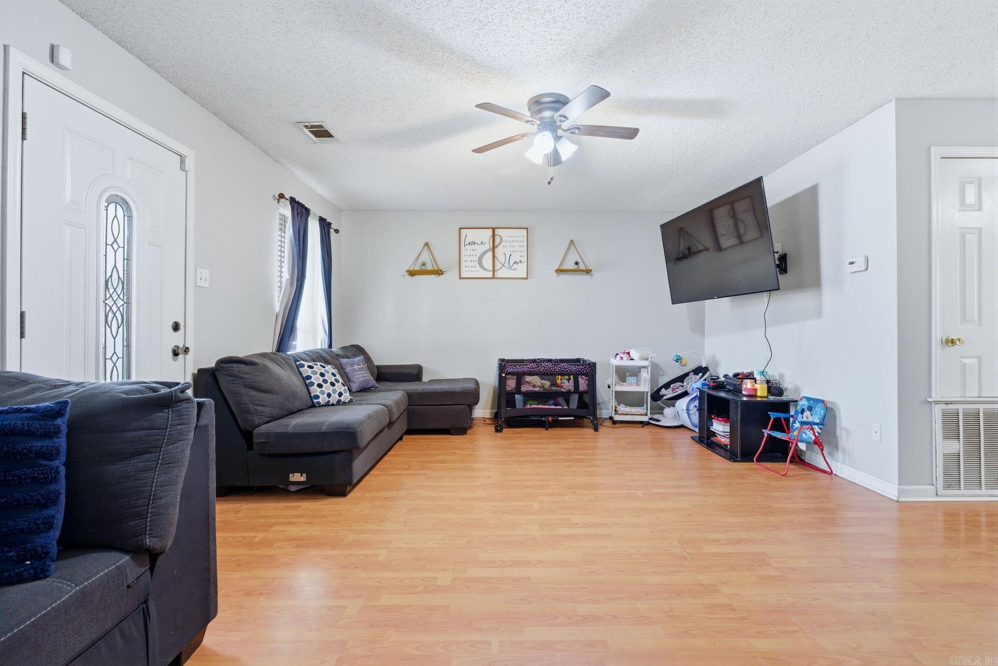 1126 Oakview  Benton, AR