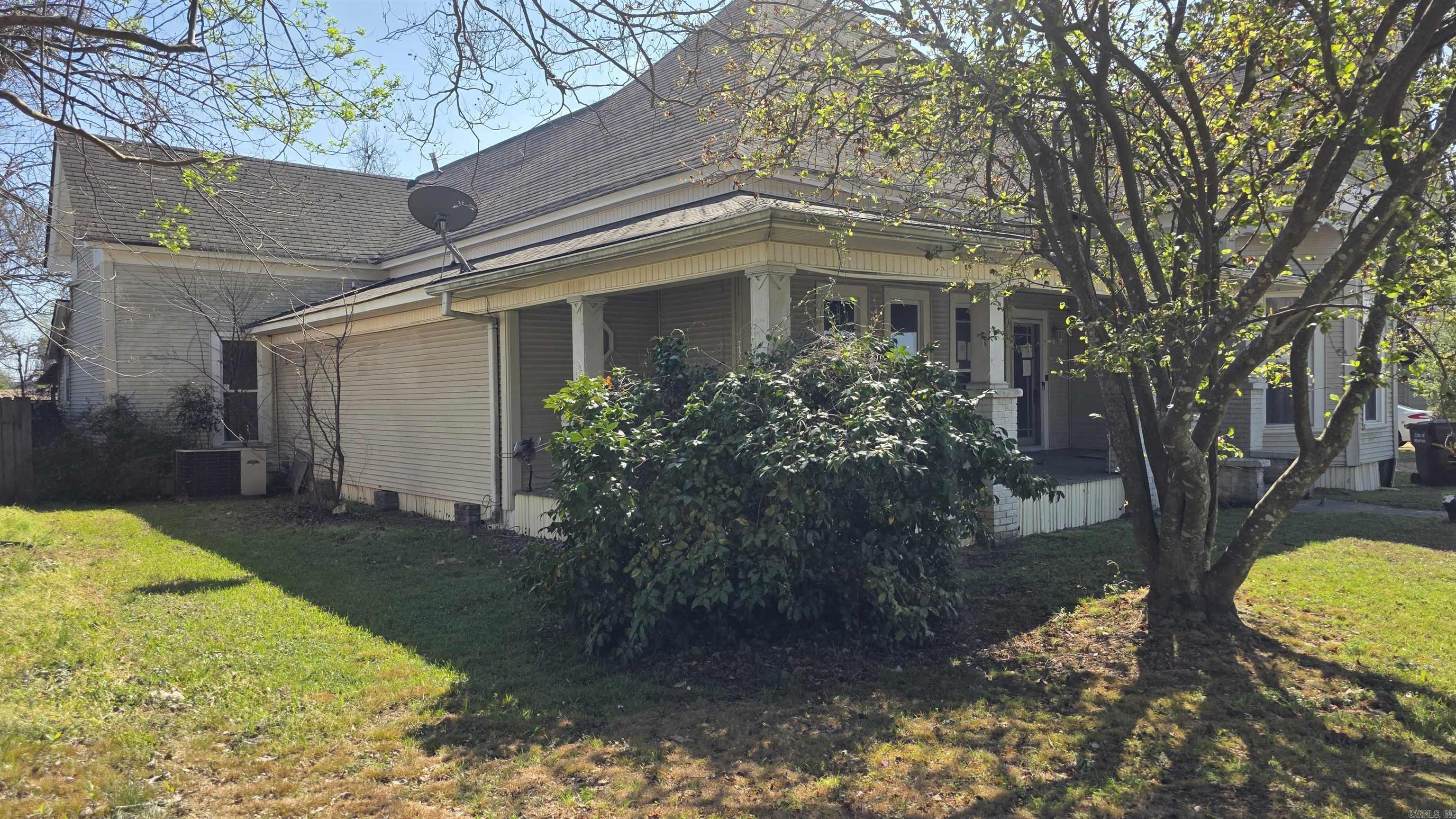 207 W Central  Warren, AR