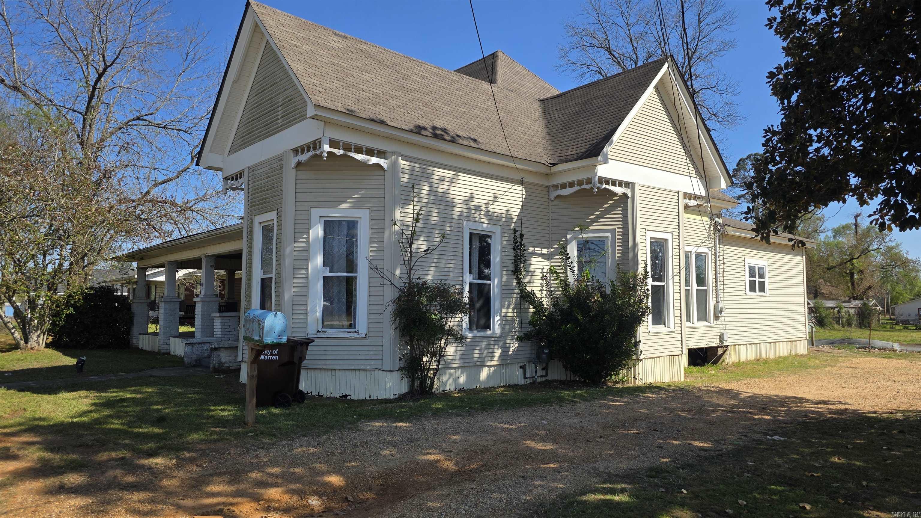 207 W Central  Warren, AR