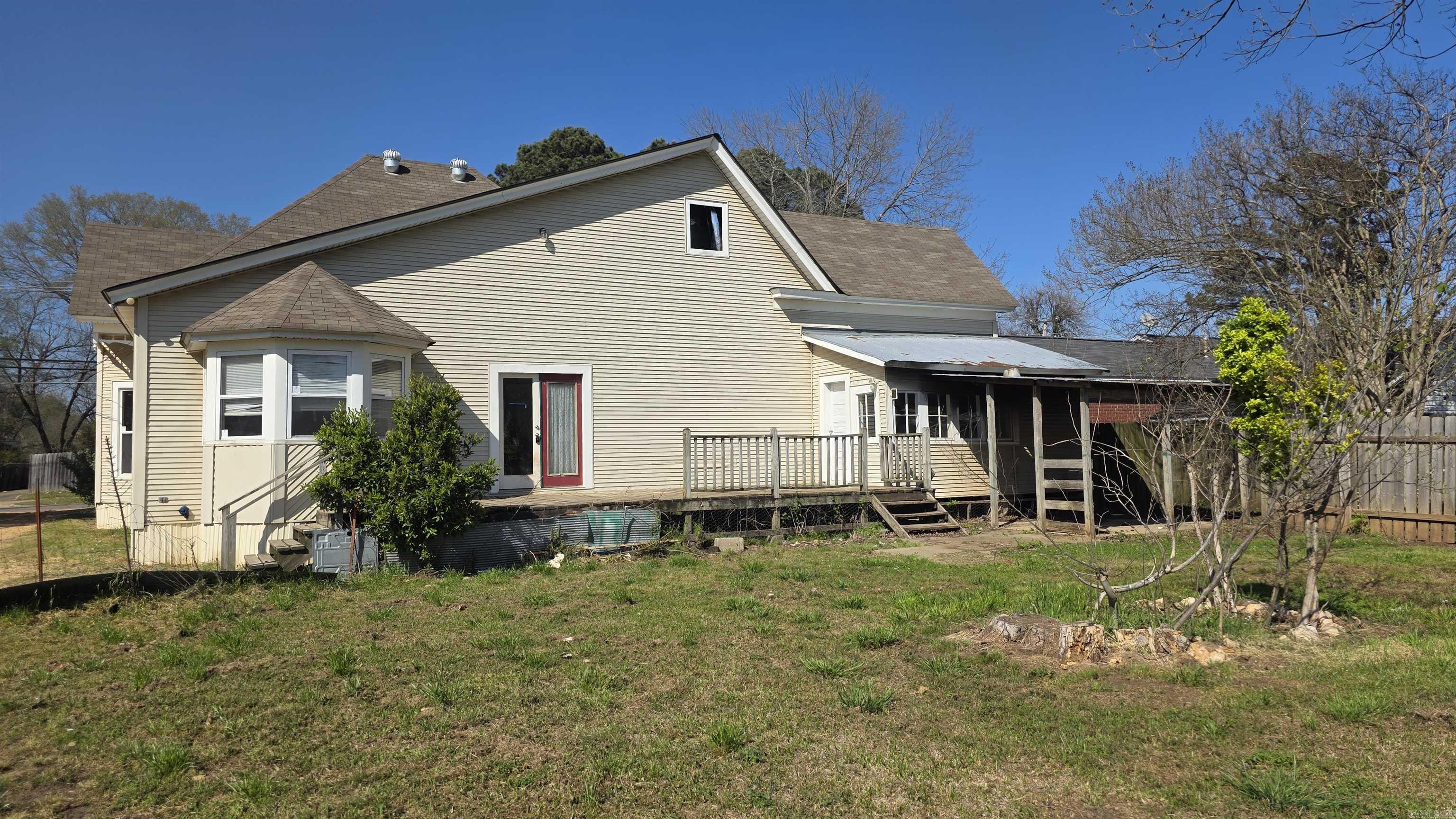 207 W Central  Warren, AR