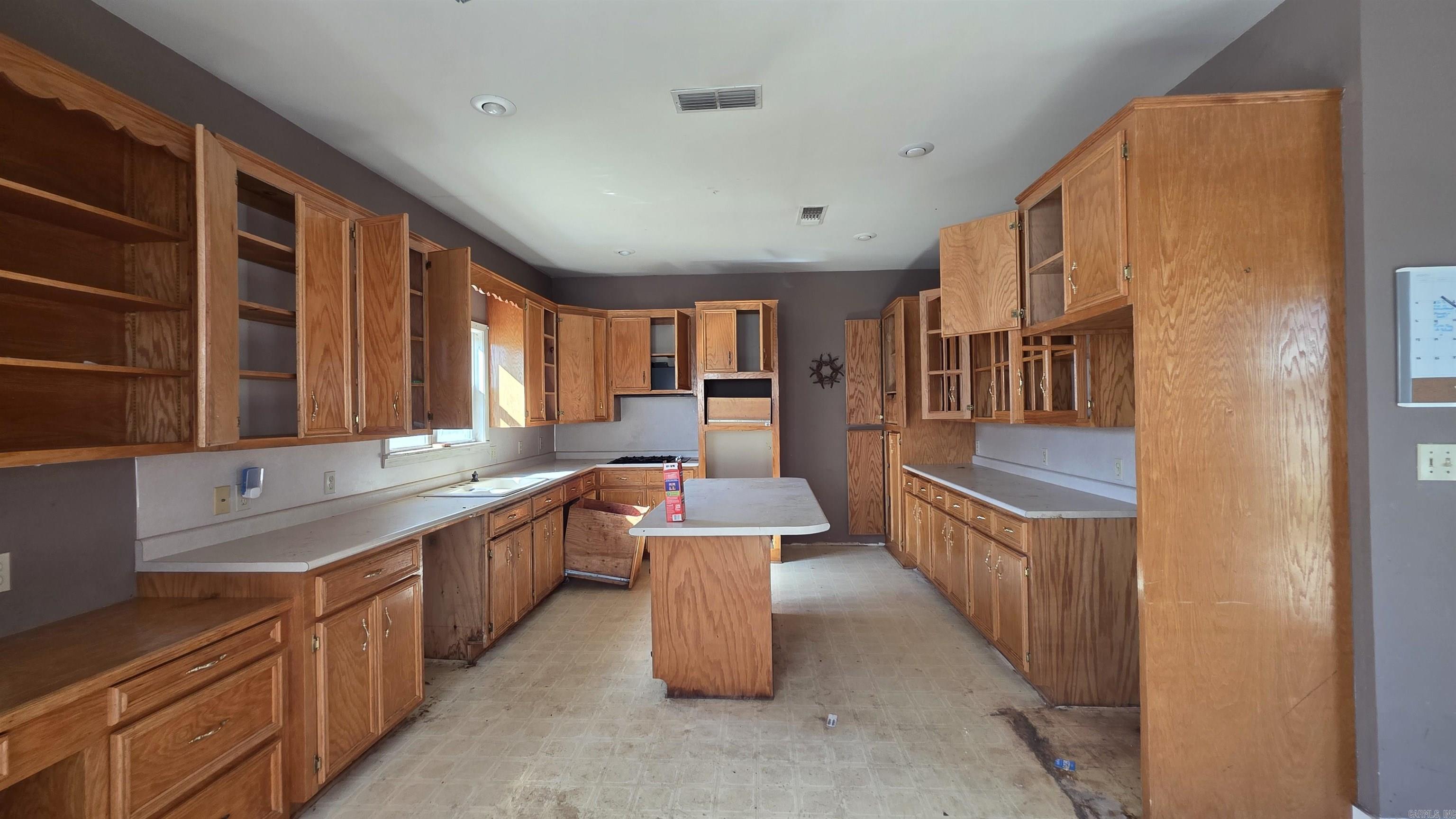 207 W Central  Warren, AR