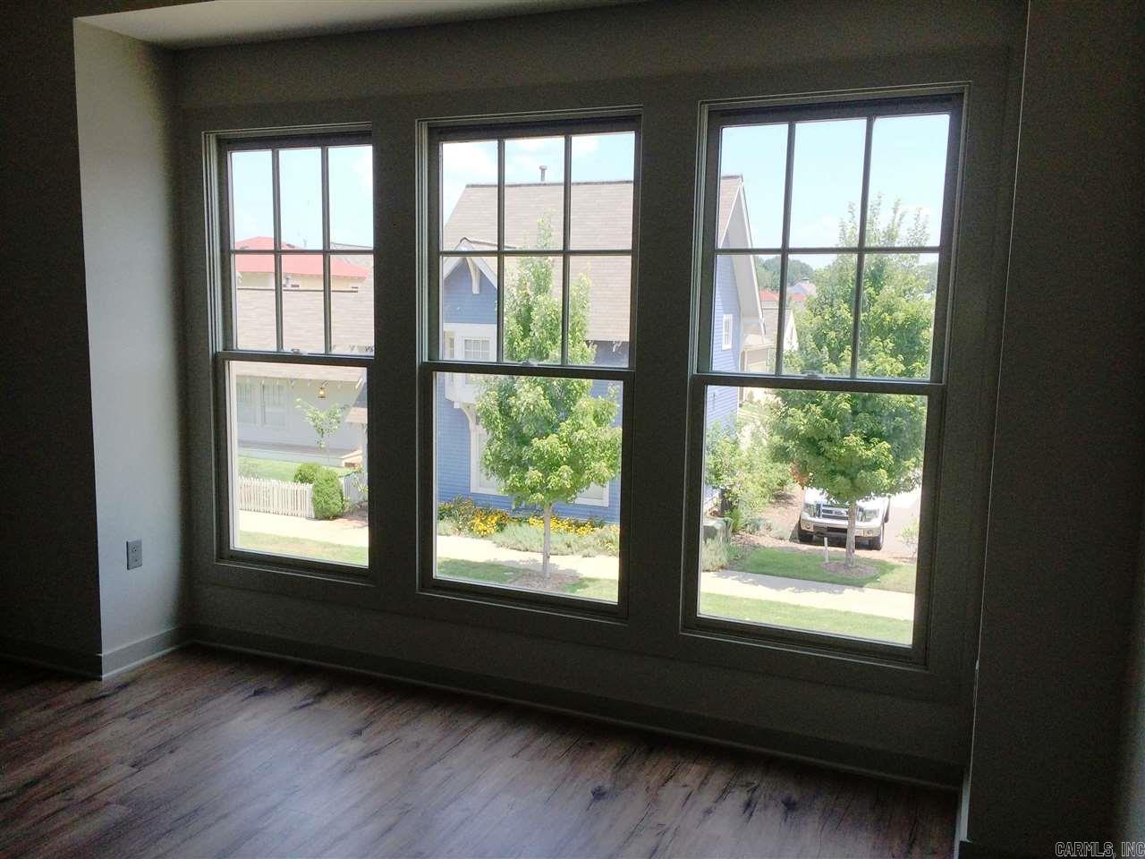 1855 McKennon  Conway, AR