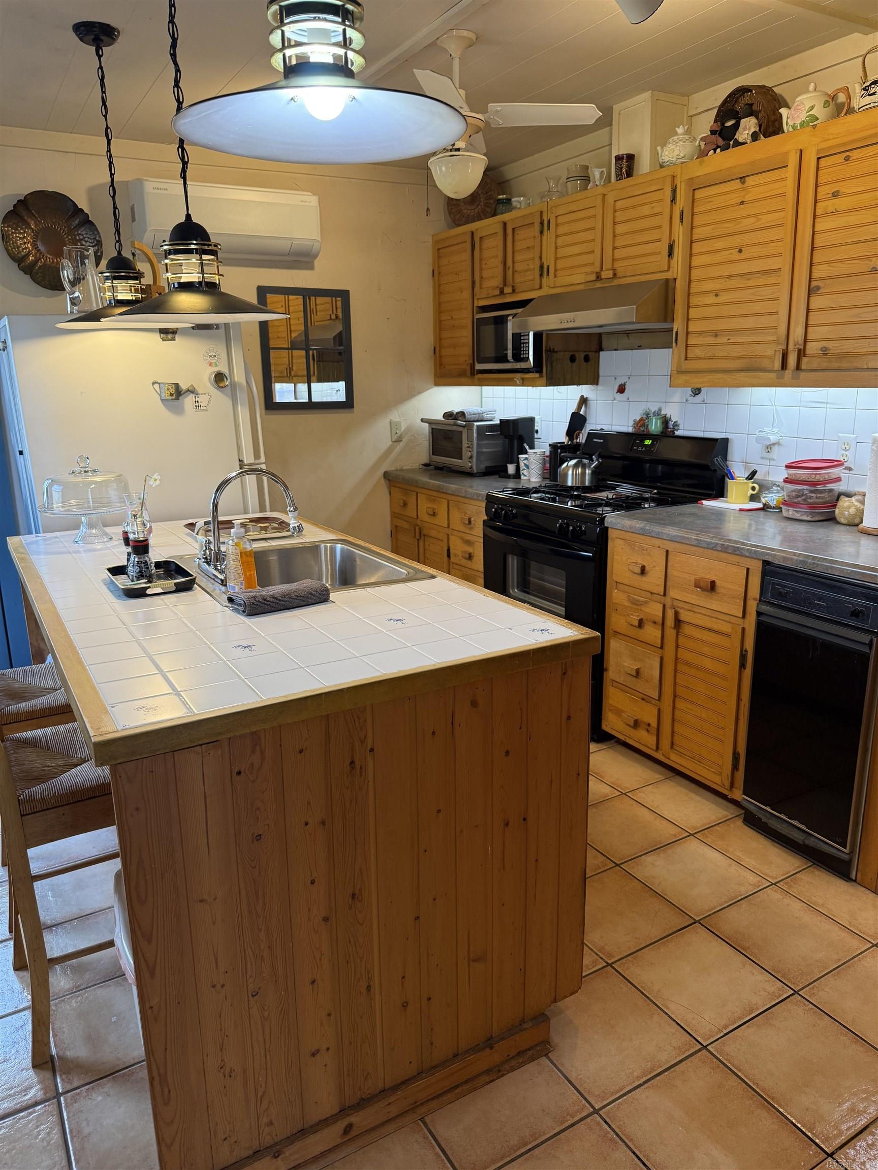 490 Otis Rd  Clinton, AR