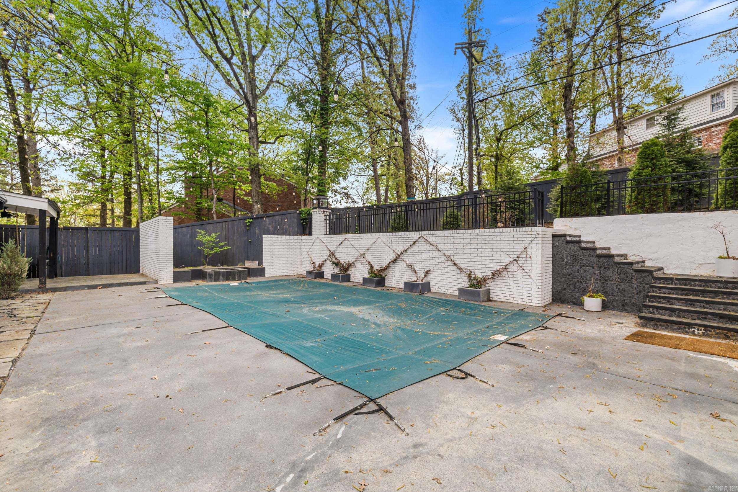 17 Foxhunt Trl  Little Rock, AR