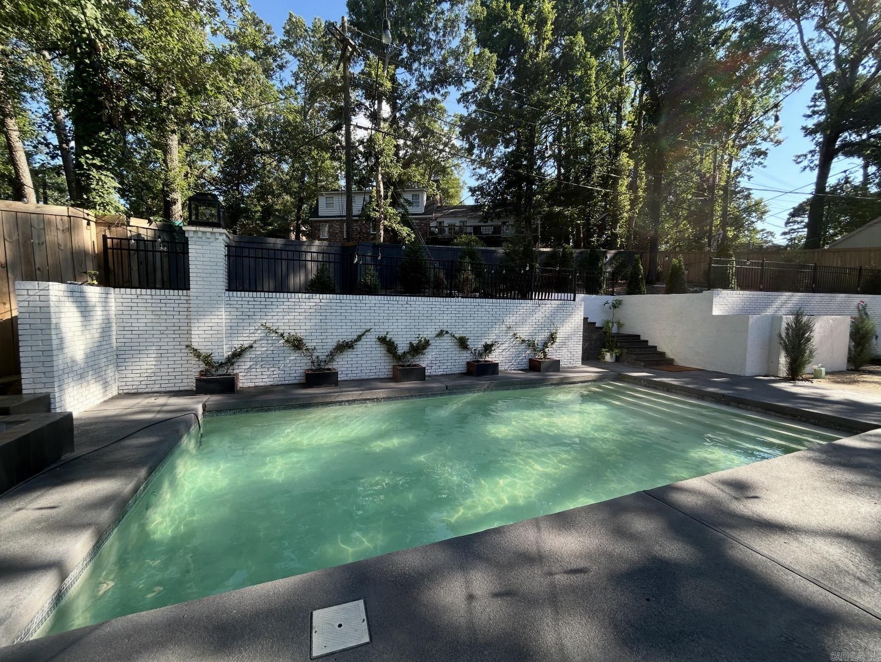 17 Foxhunt Trl  Little Rock, AR