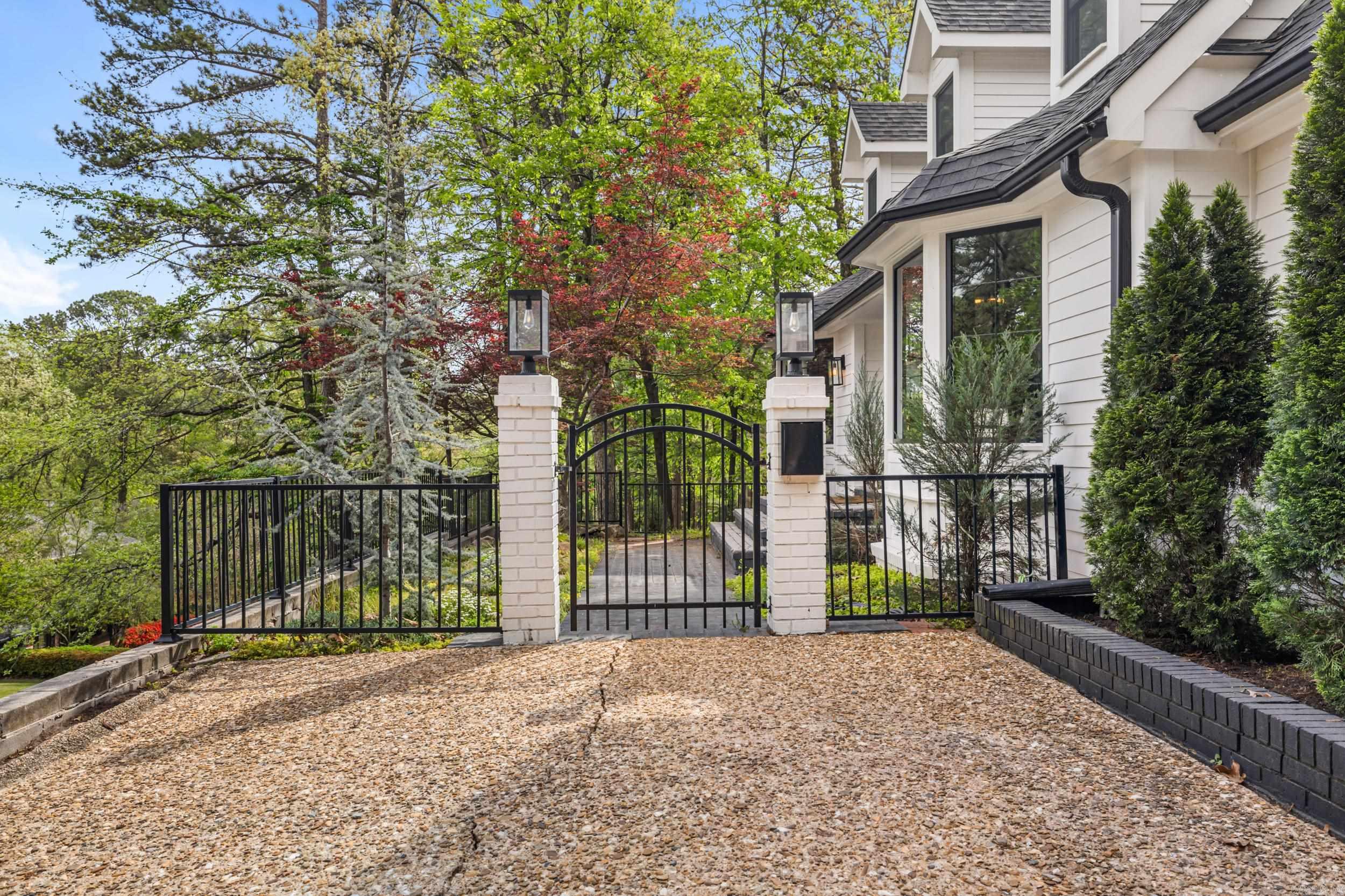 17 Foxhunt Trl  Little Rock, AR