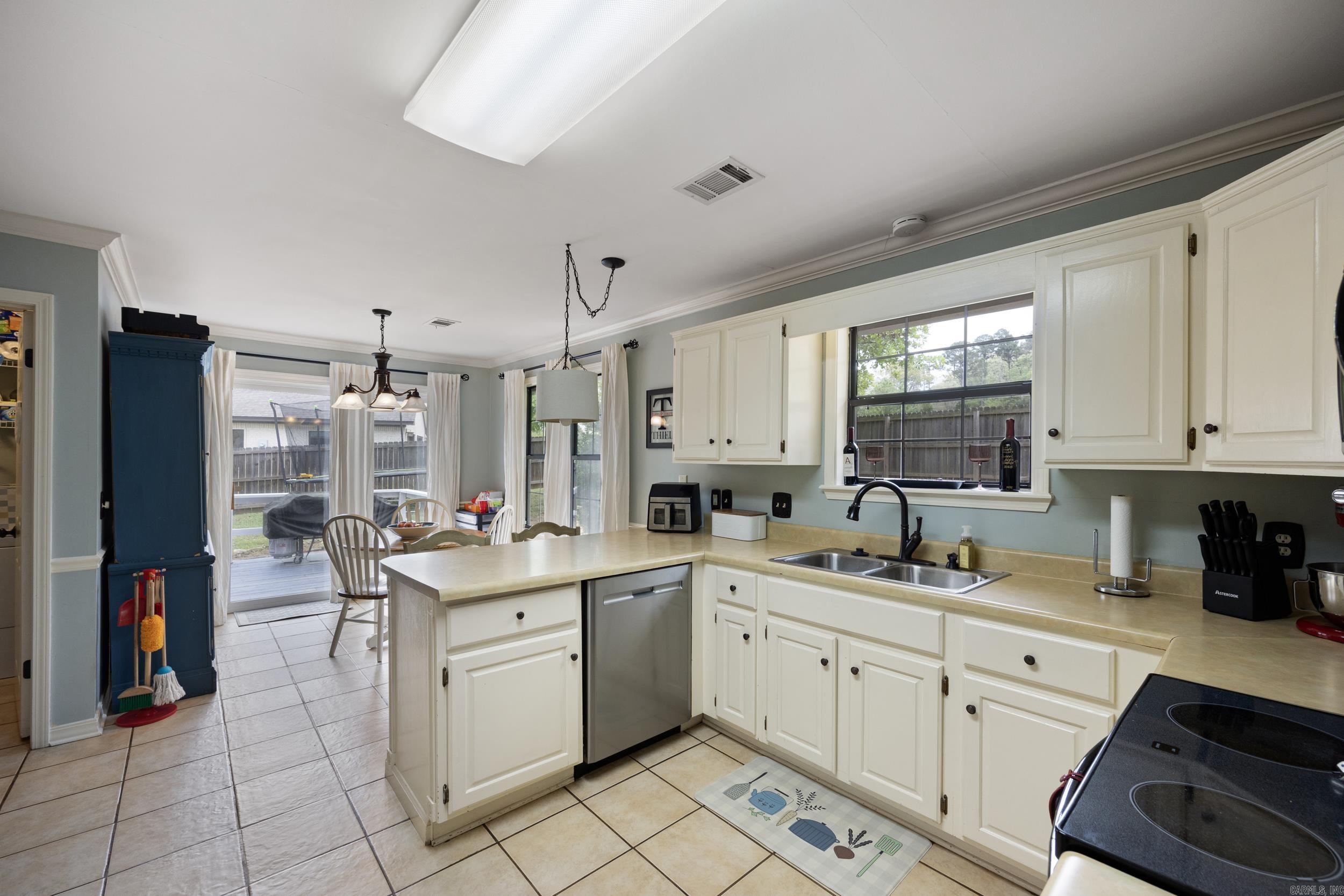 1613 Neptune Street  Russellville, AR