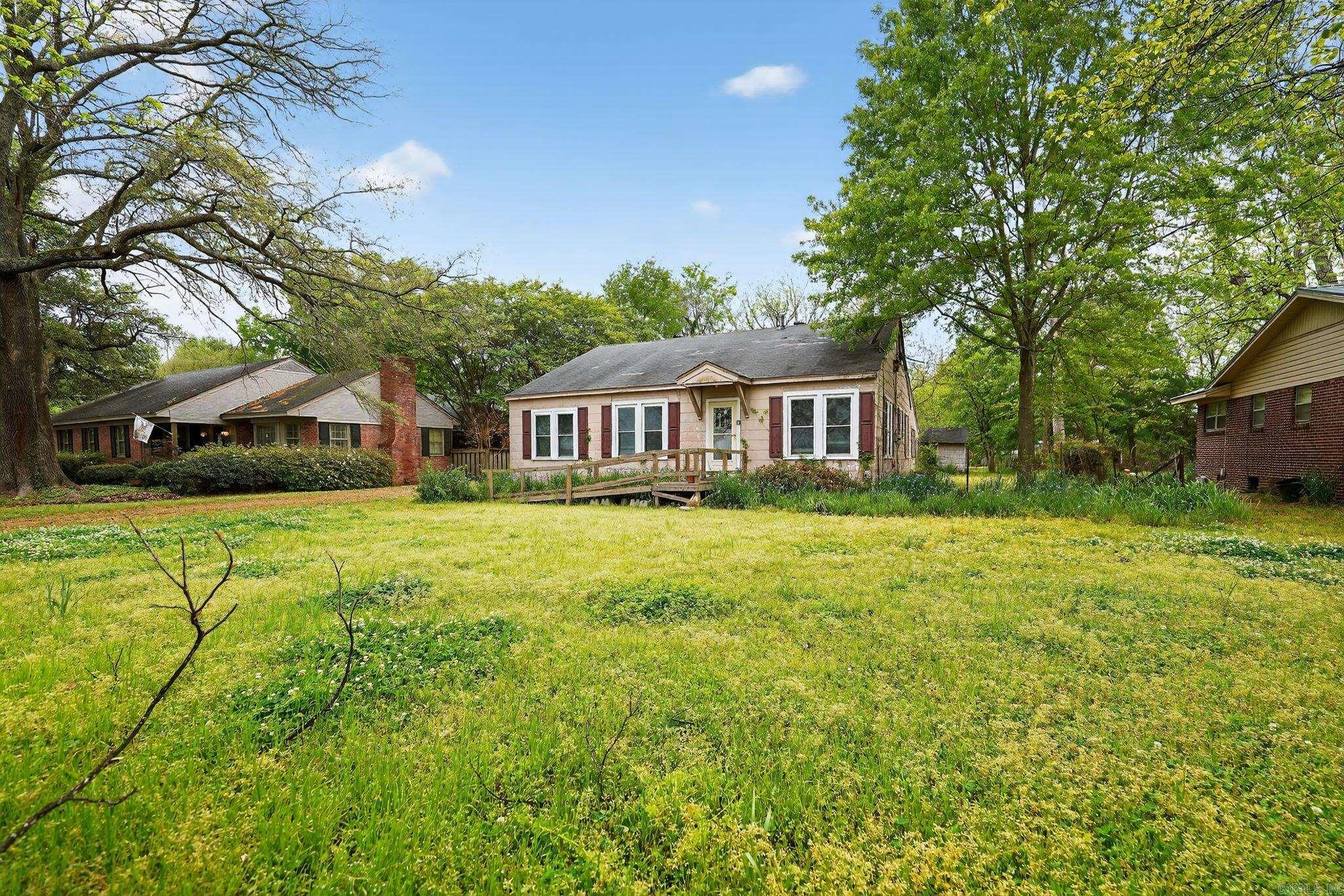 2437 Lakeshore  Lake Village, AR