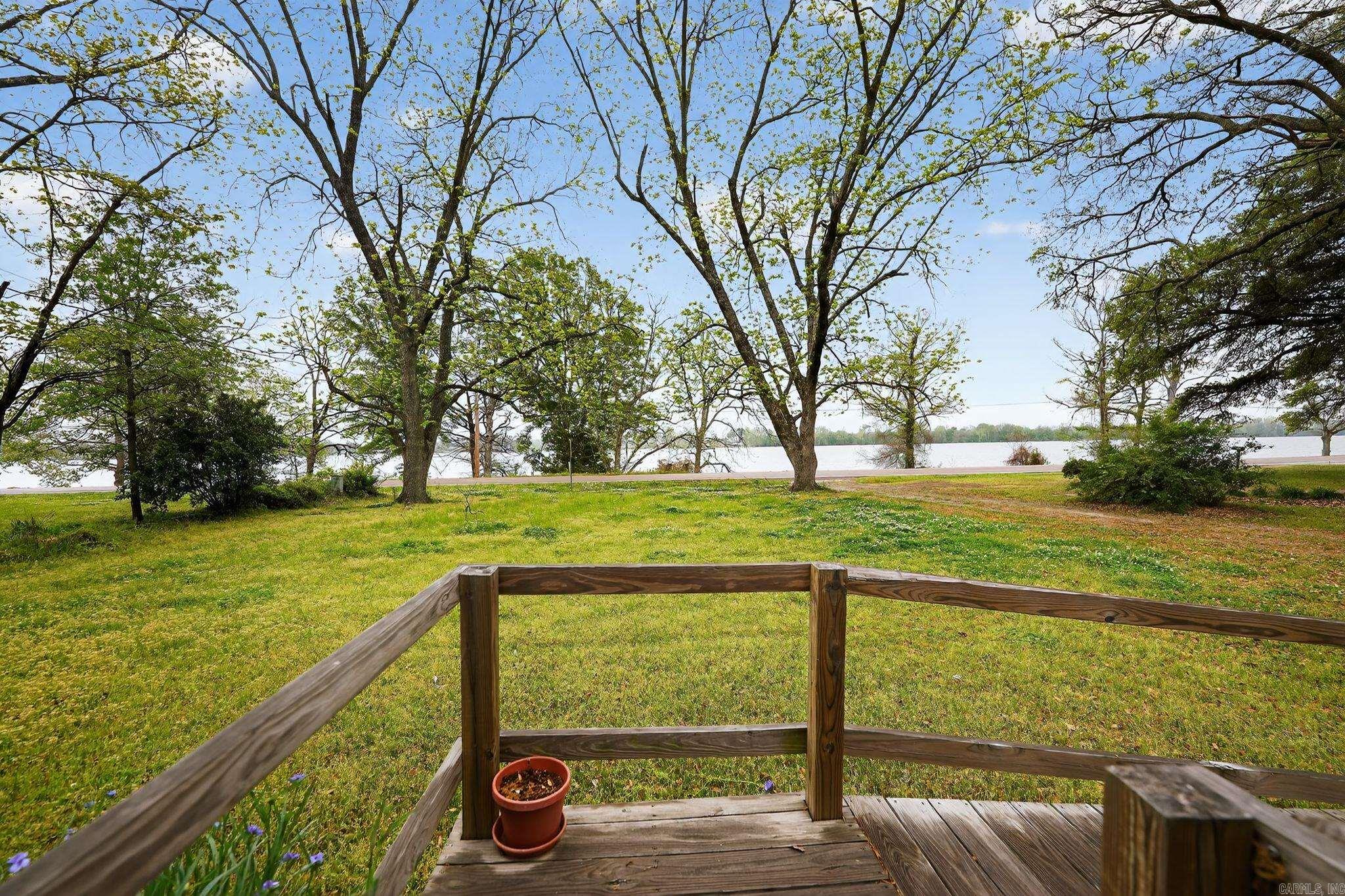 2437 Lakeshore  Lake Village, AR