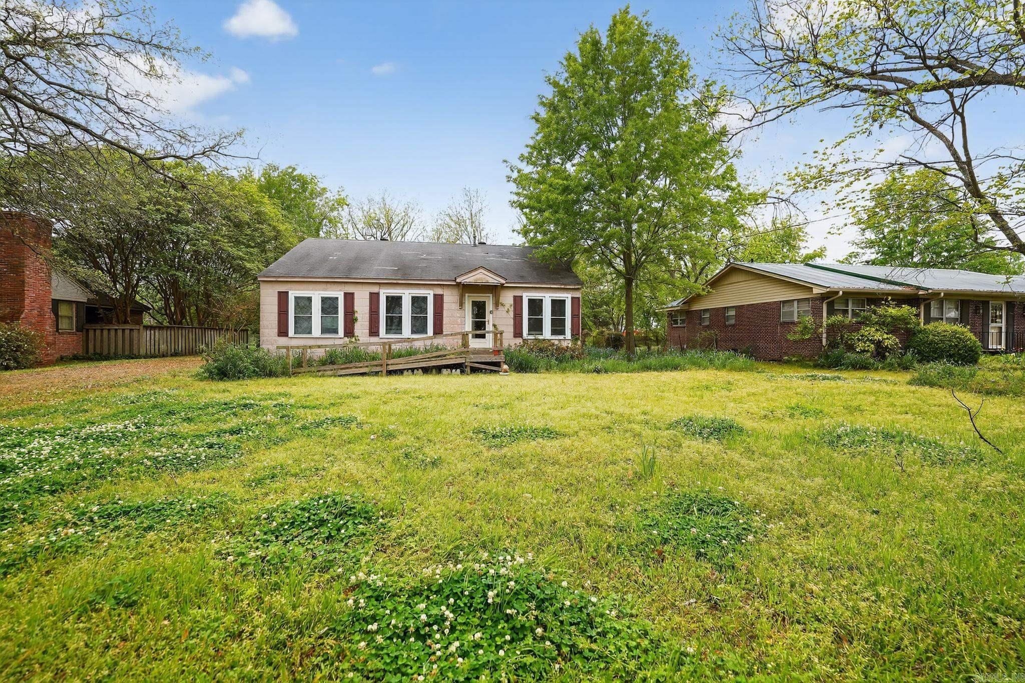 2437 Lakeshore  Lake Village, AR