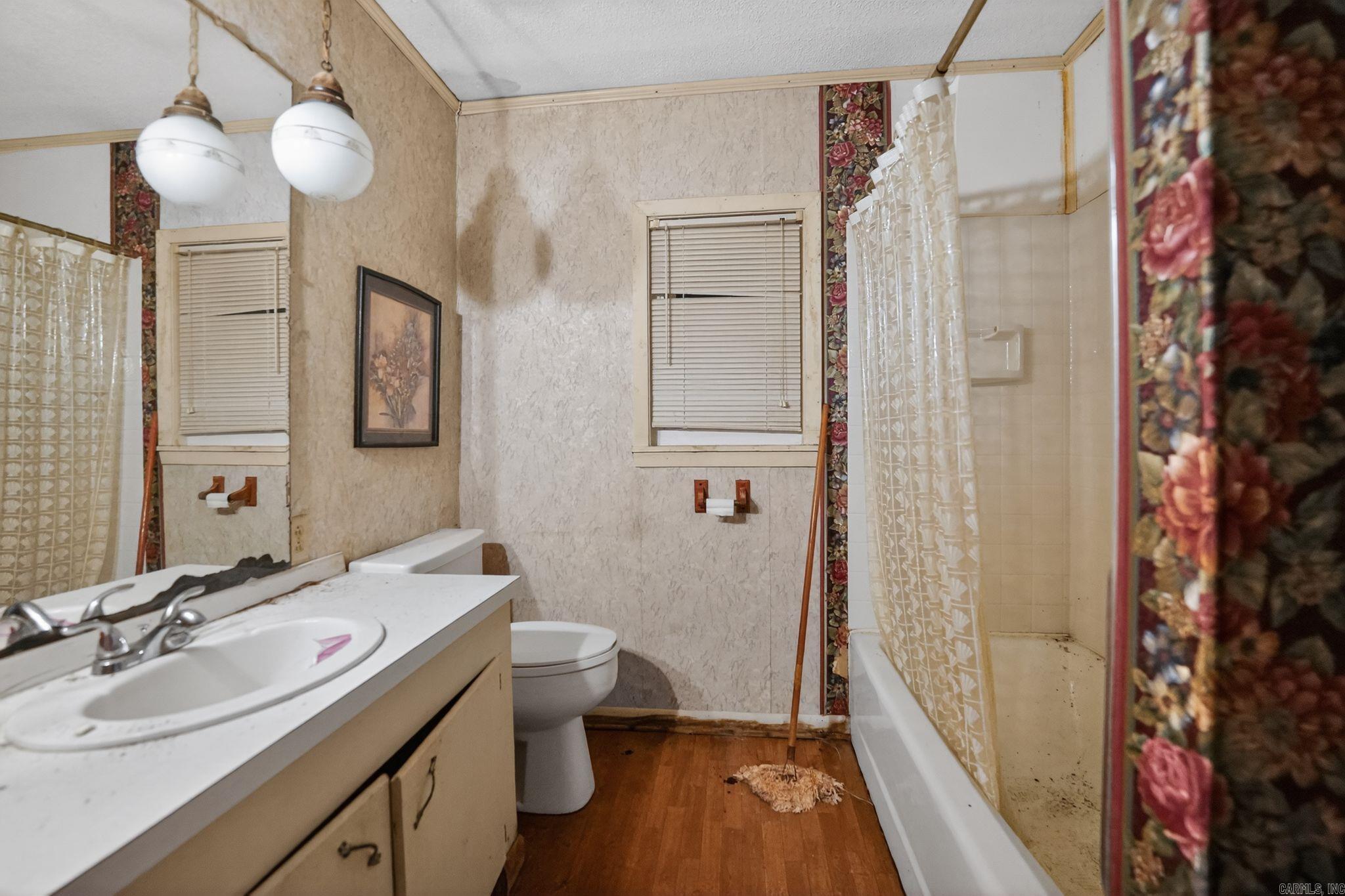 2437 Lakeshore  Lake Village, AR