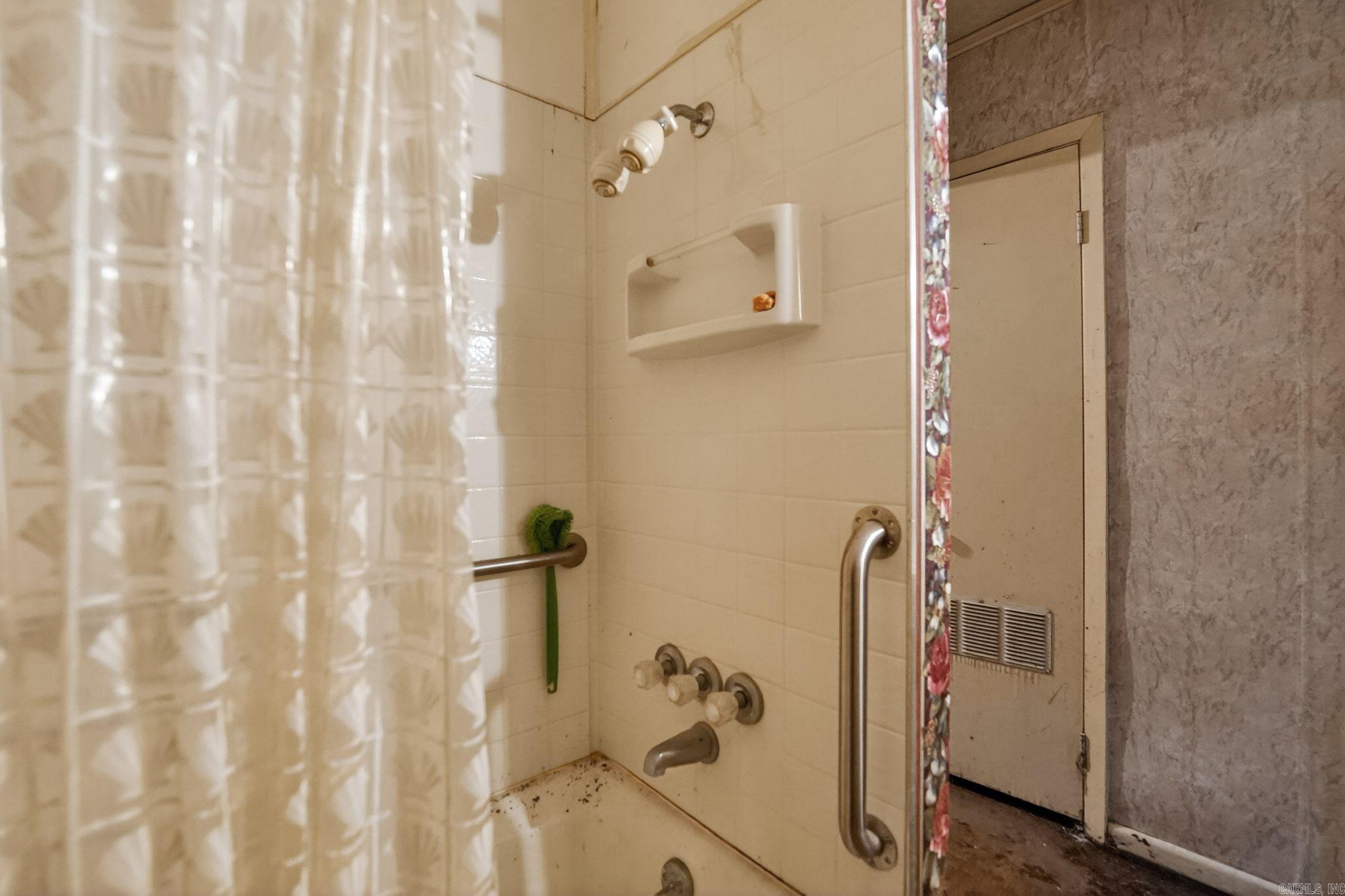 2437 Lakeshore  Lake Village, AR