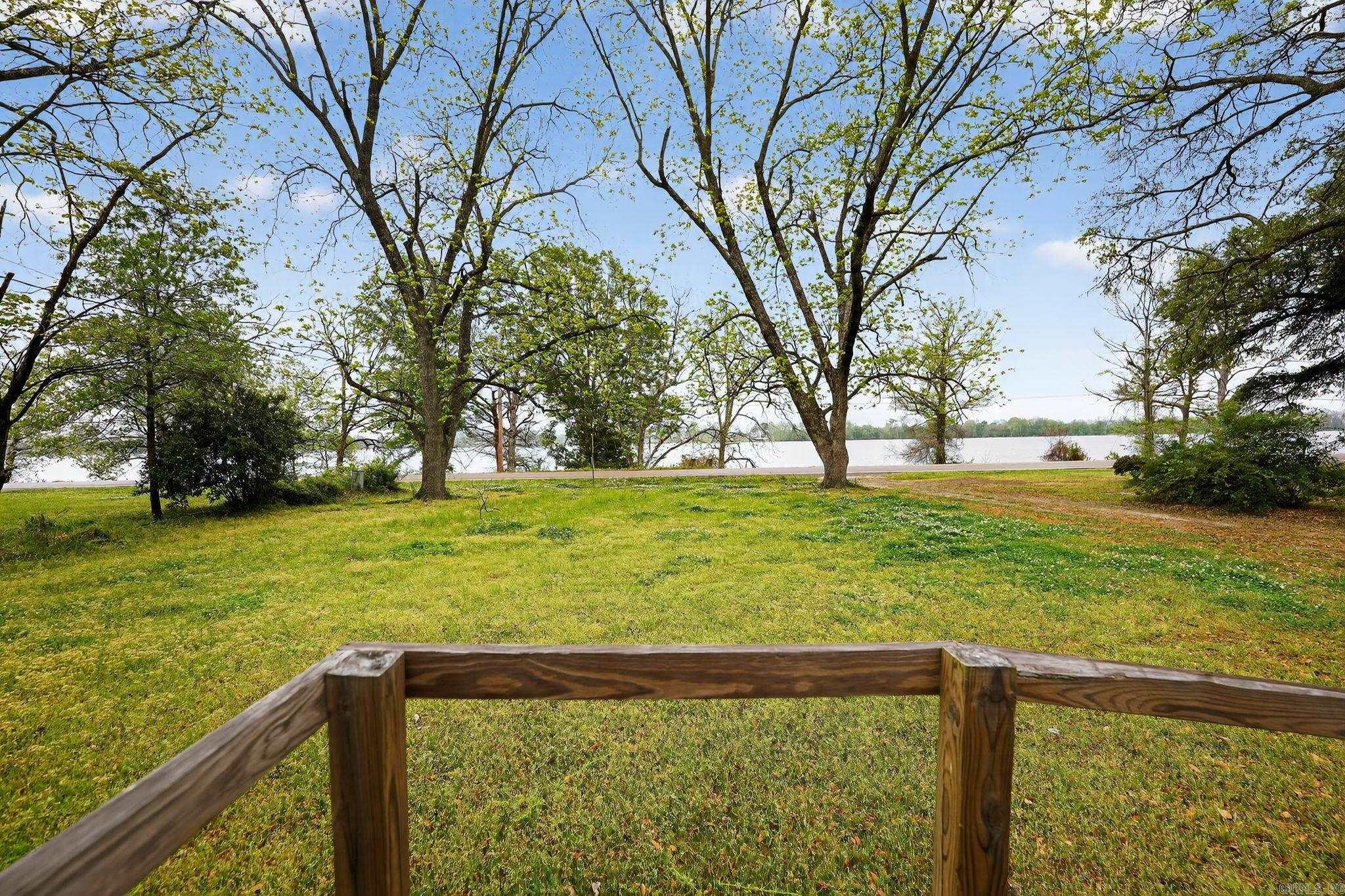 2437 Lakeshore  Lake Village, AR