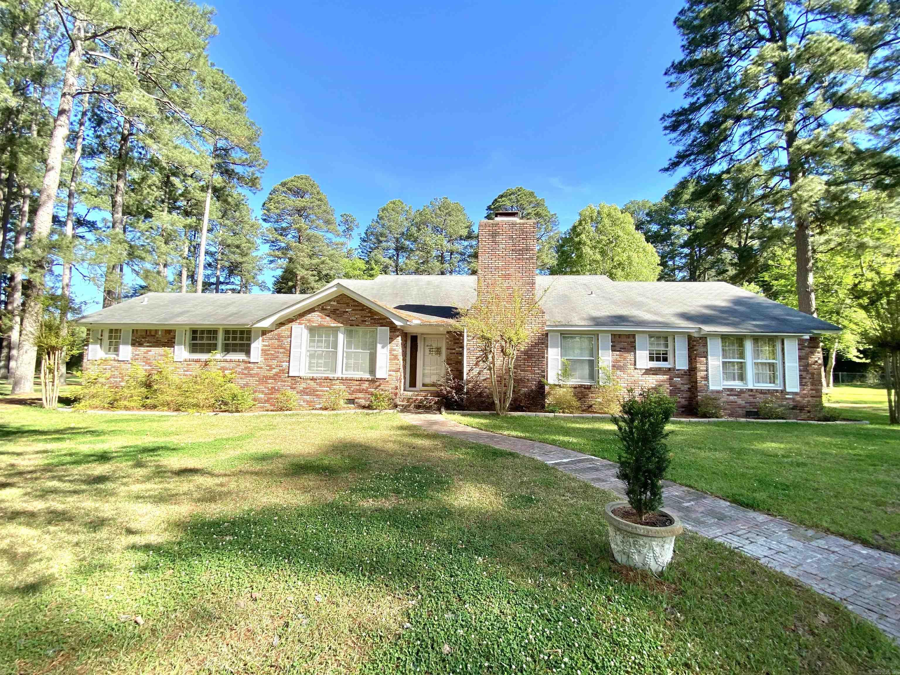 1612 W 4th  Fordyce, AR