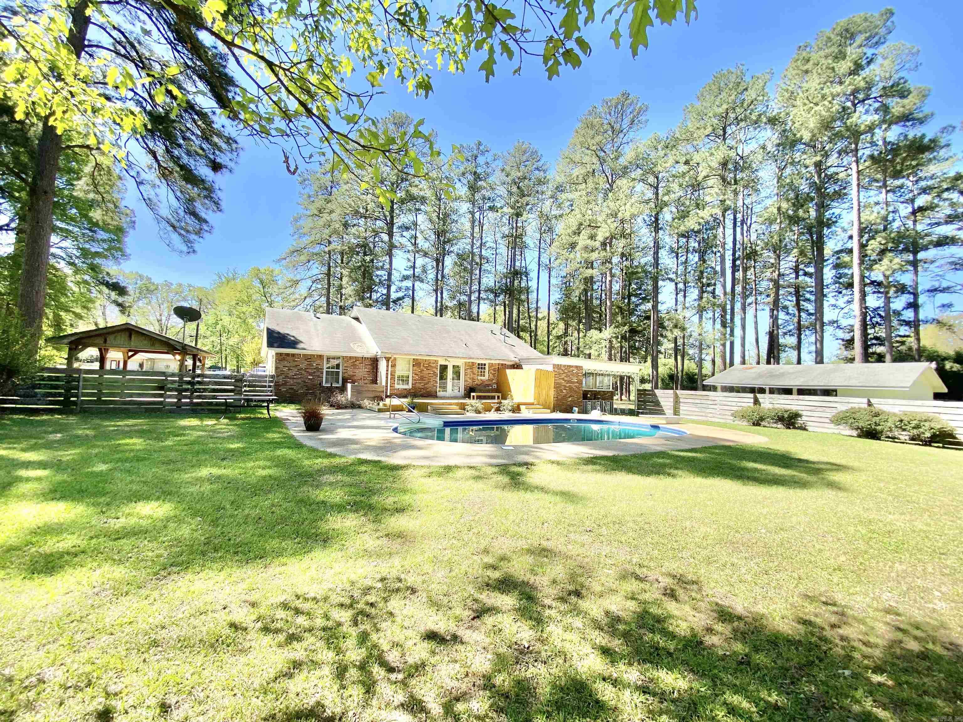 1612 W 4th  Fordyce, AR