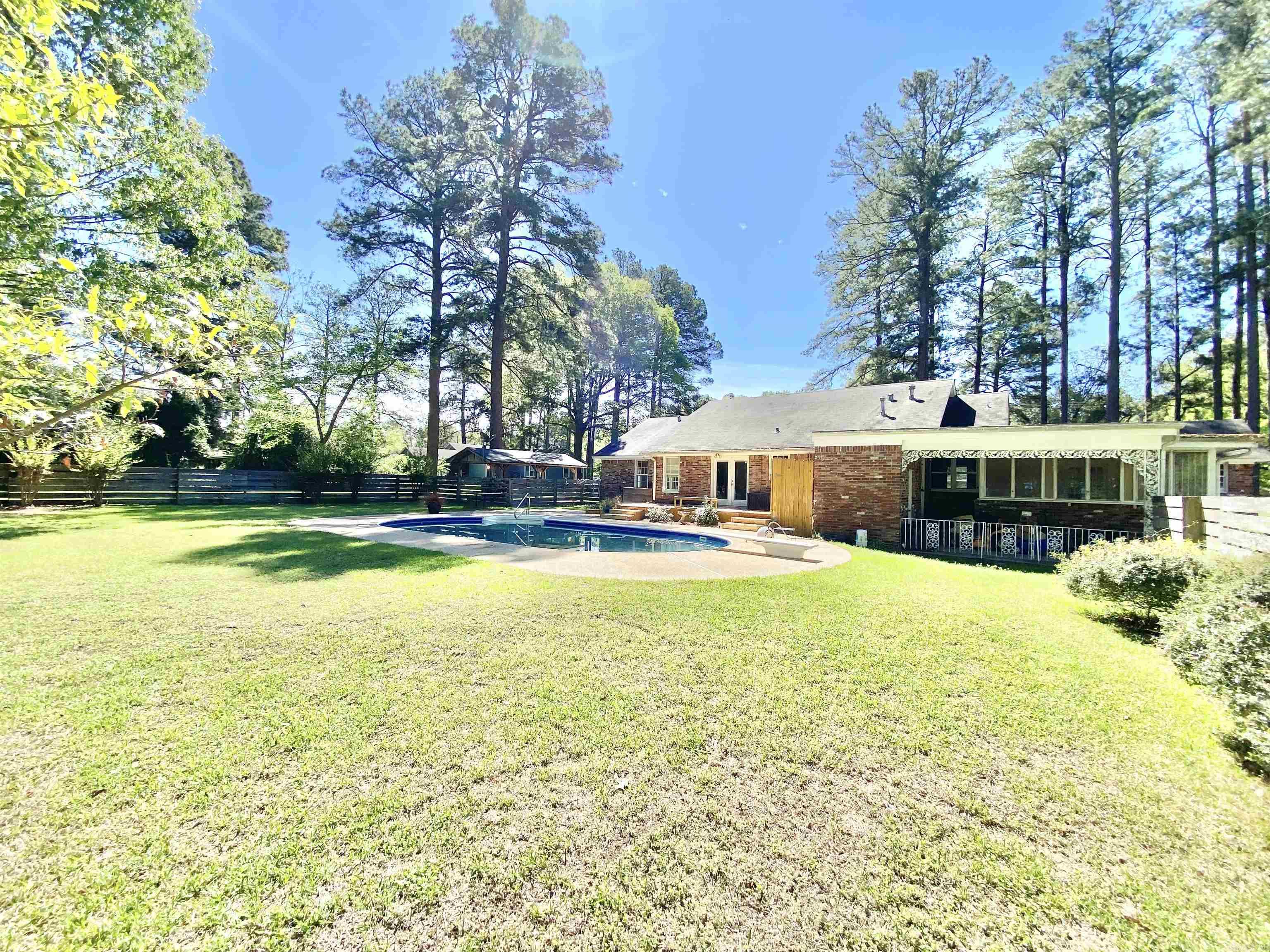 1612 W 4th  Fordyce, AR